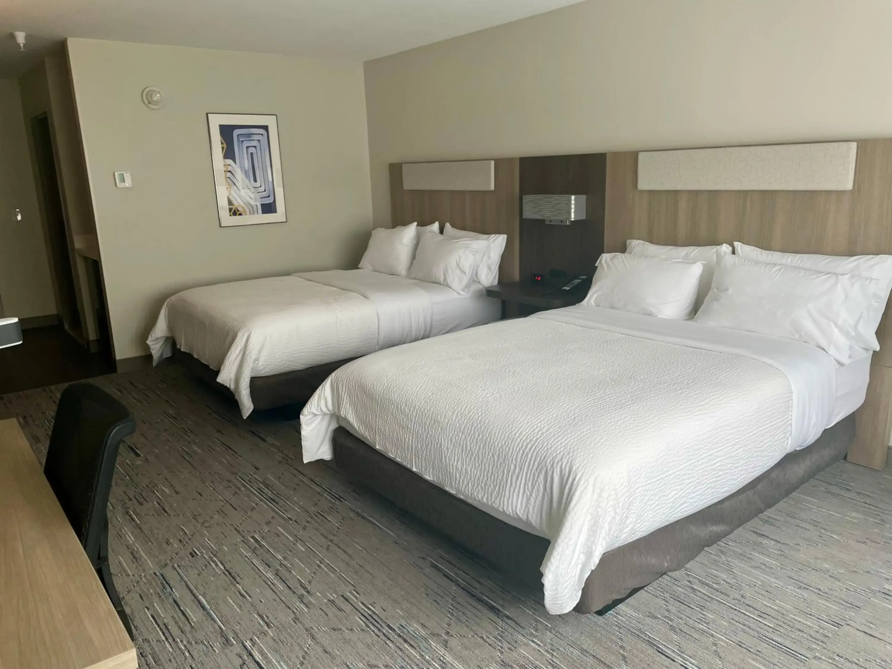 Bedroom, Bed in Holiday Inn Express & Suites Muskegon, an IHG Hotel