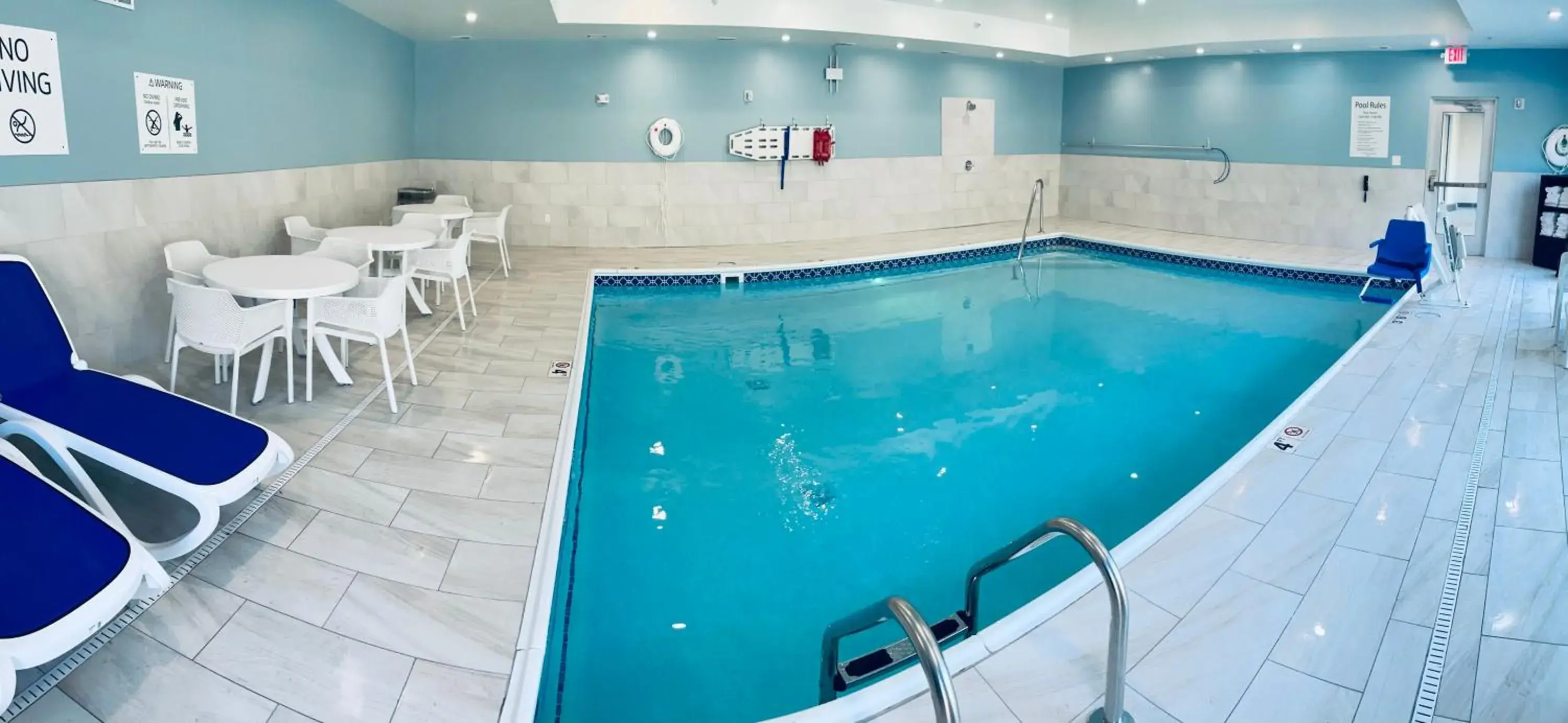 , Swimming Pool in Holiday Inn Express & Suites Muskegon, an IHG Hotel