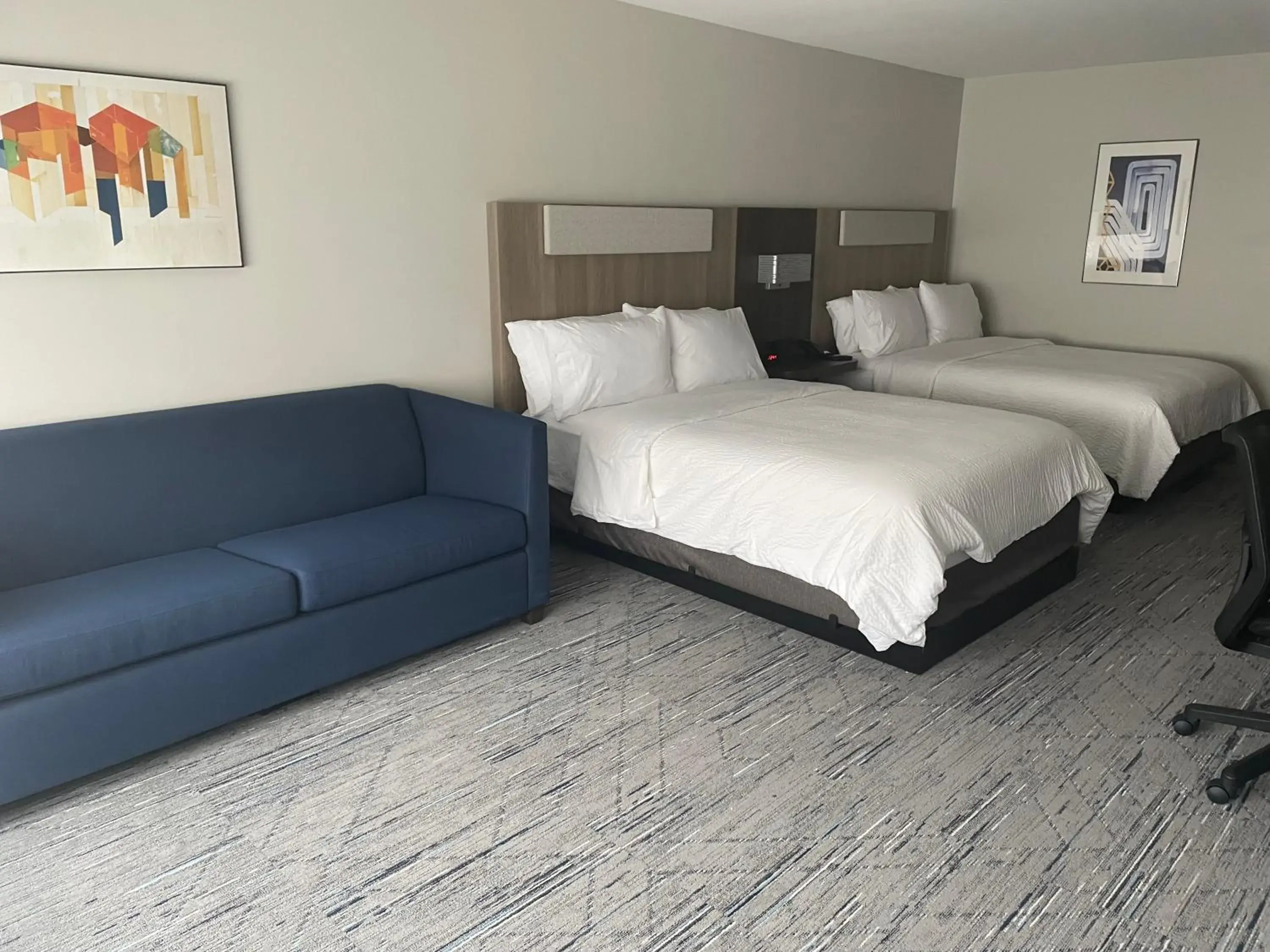 Bedroom, Bed in Holiday Inn Express & Suites Muskegon, an IHG Hotel