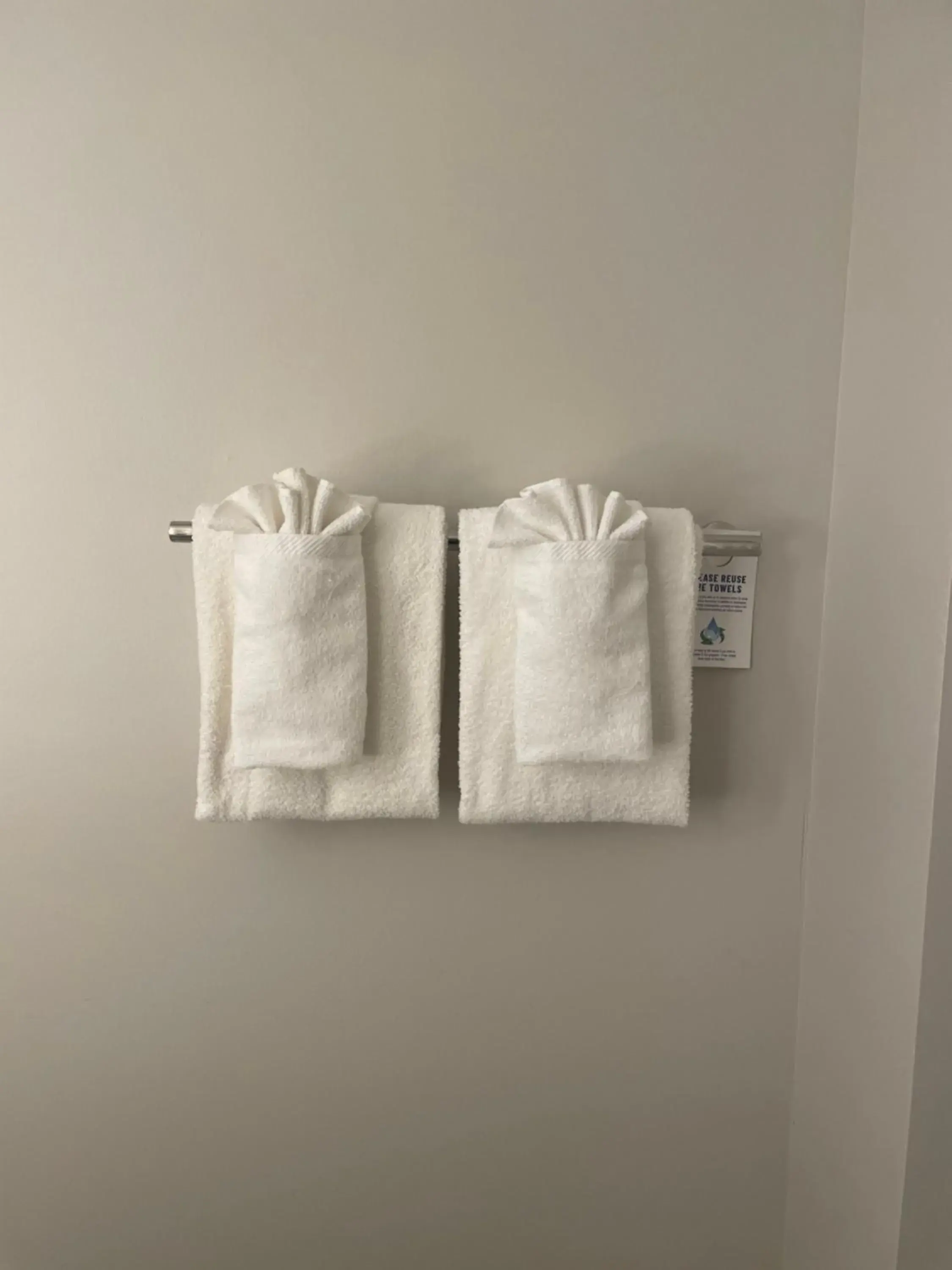 Bathroom, Seating Area in Holiday Inn Express & Suites Muskegon, an IHG Hotel