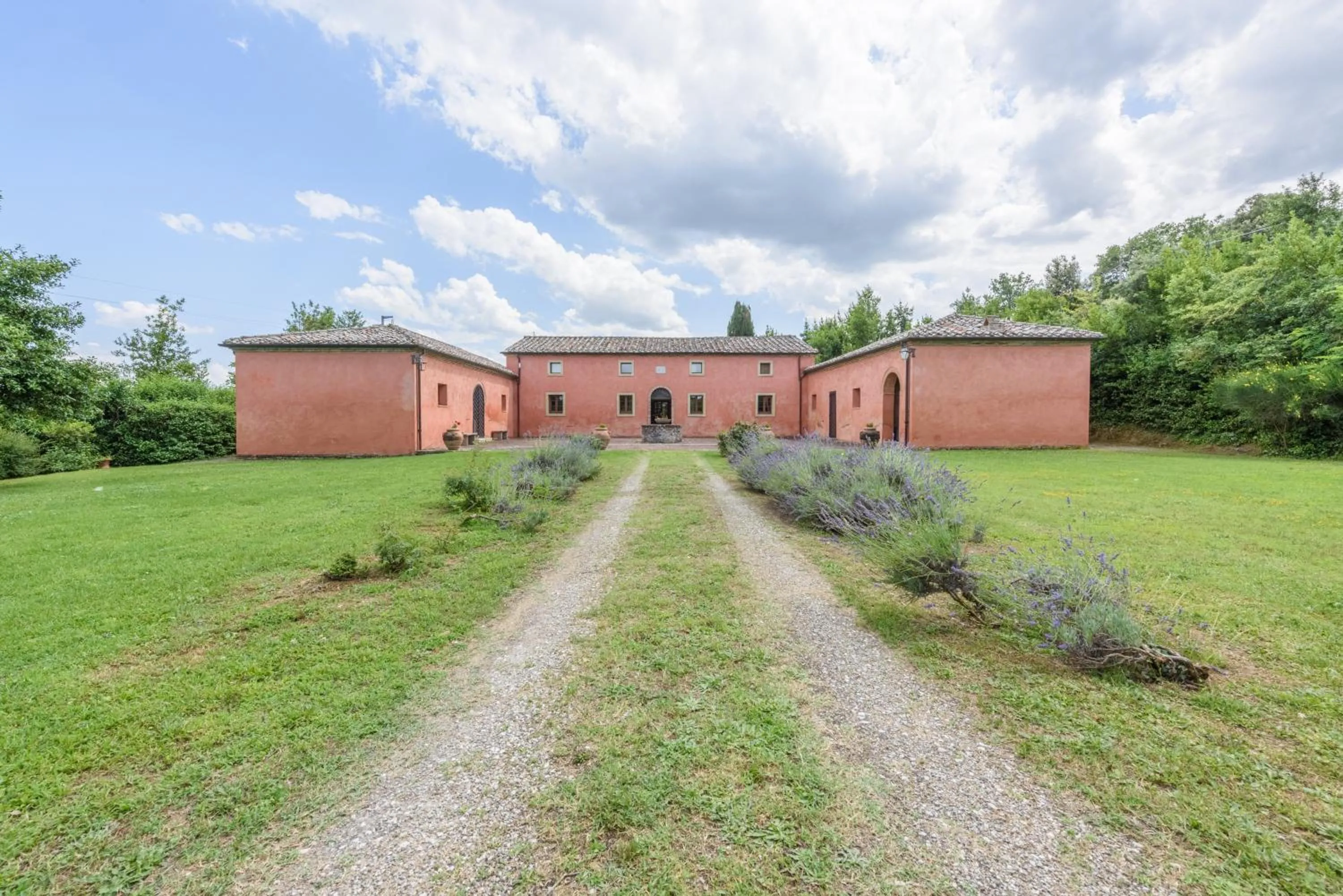 Property building in Villa Boschetto by Mmega