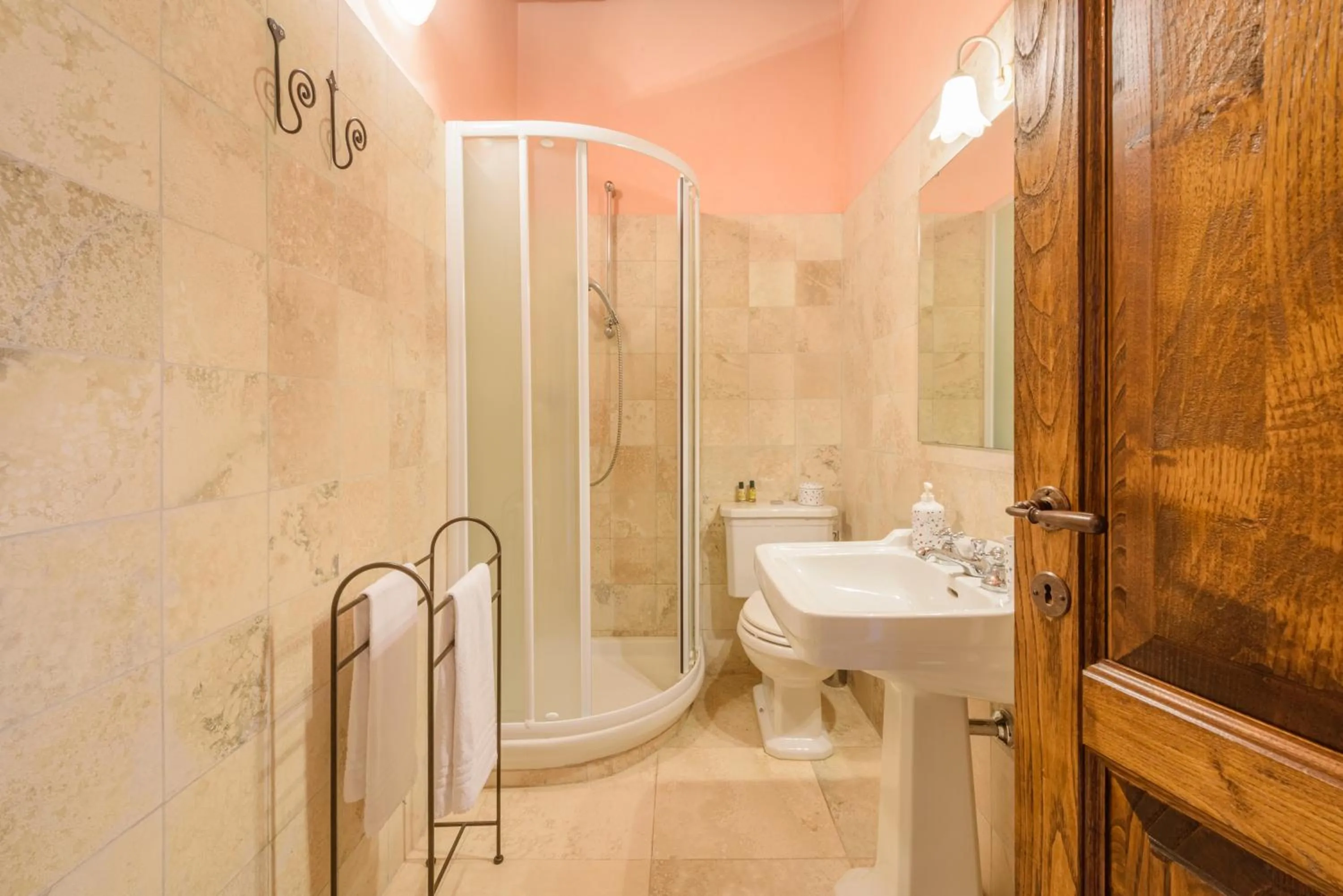 Bathroom in Villa Boschetto by Mmega