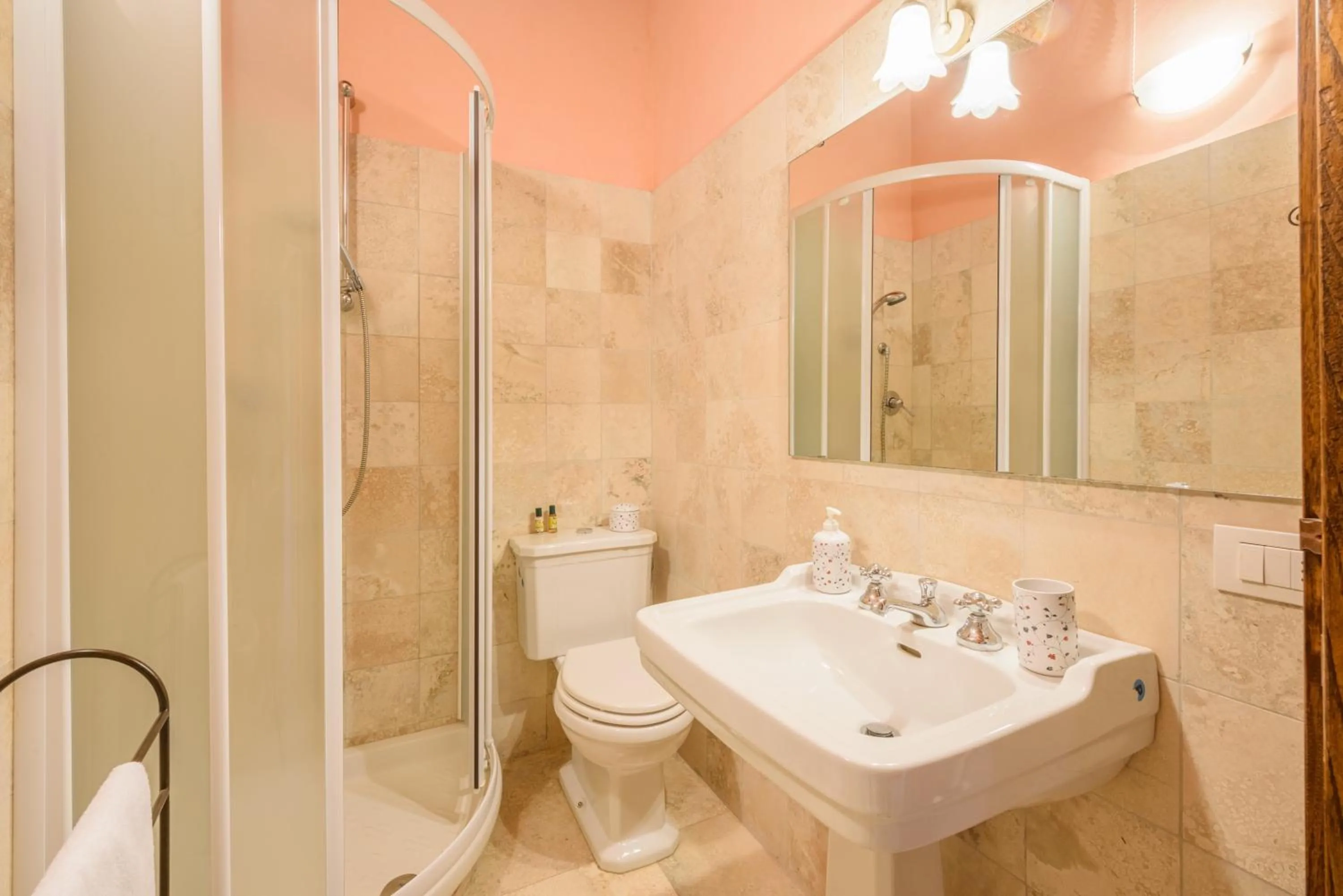 Bathroom in Villa Boschetto by Mmega