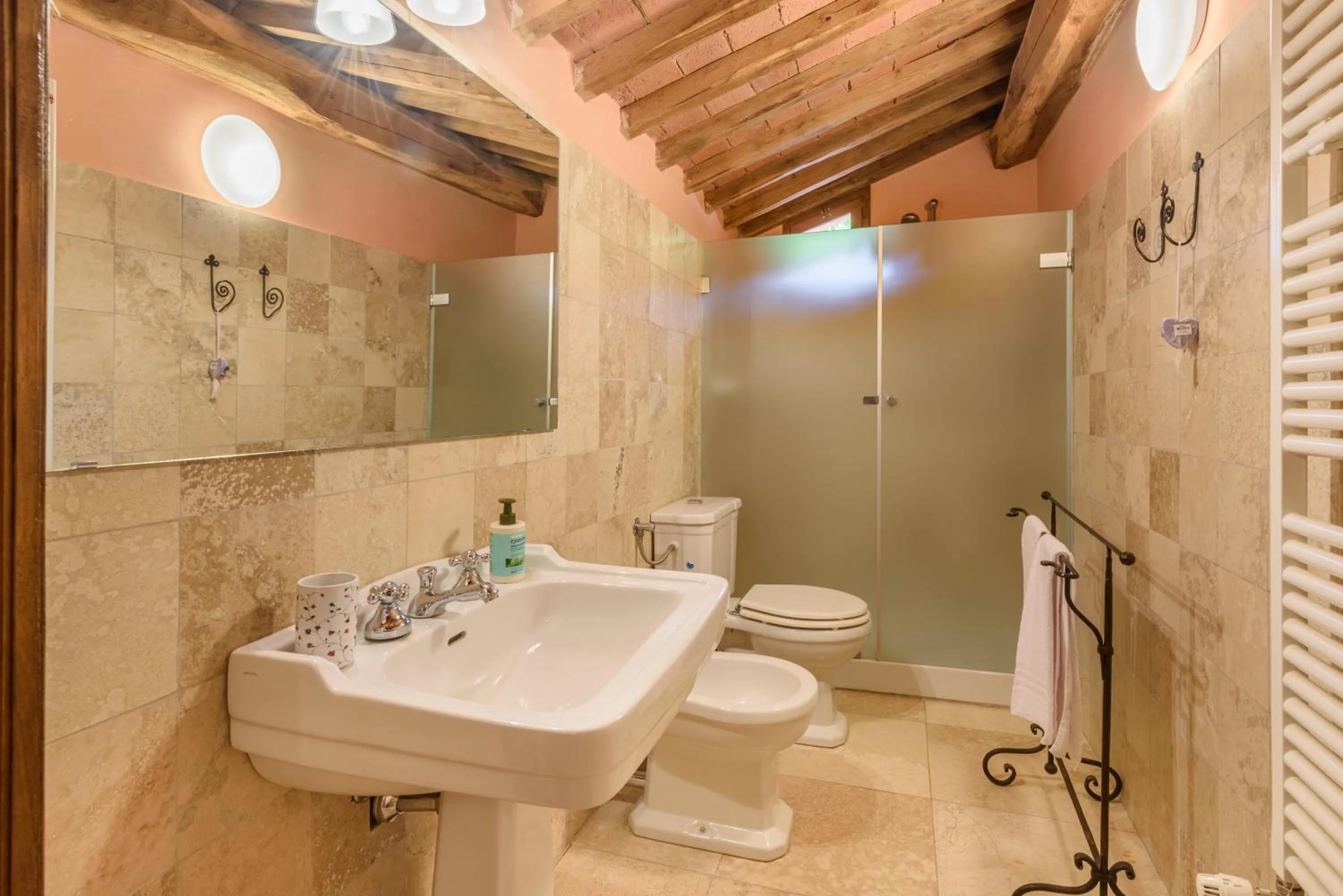 Bathroom in Villa Boschetto by Mmega
