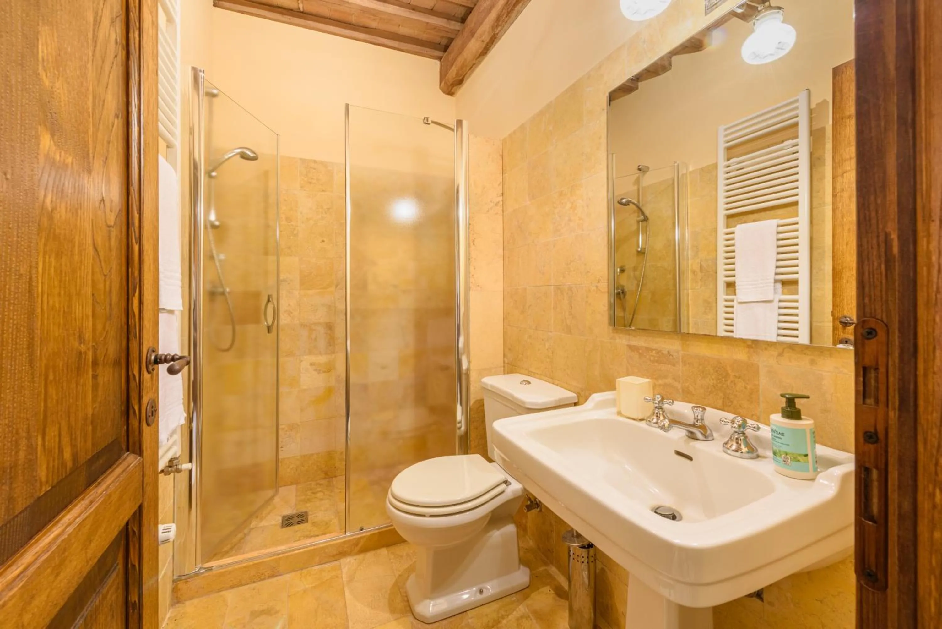 Bathroom in Villa Boschetto by Mmega