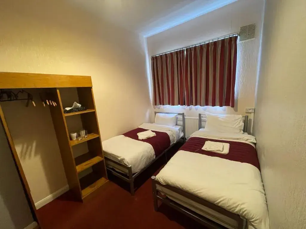 Twin Room with Shared Bathroom in ST NICHOLAS HOTEL Twin Room with Shared Bathroom in ST NICHOLAS HOTEL