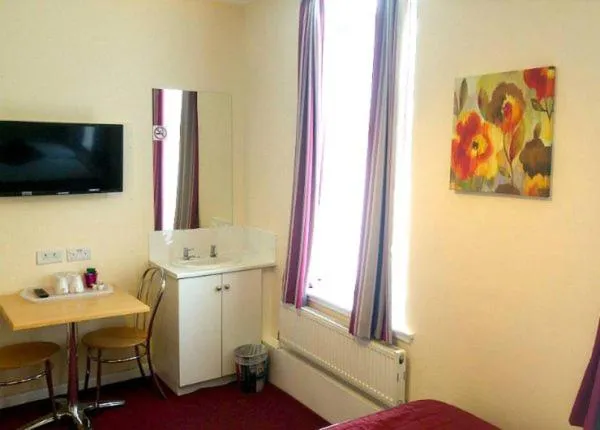 TV and multimedia in ST NICHOLAS HOTEL