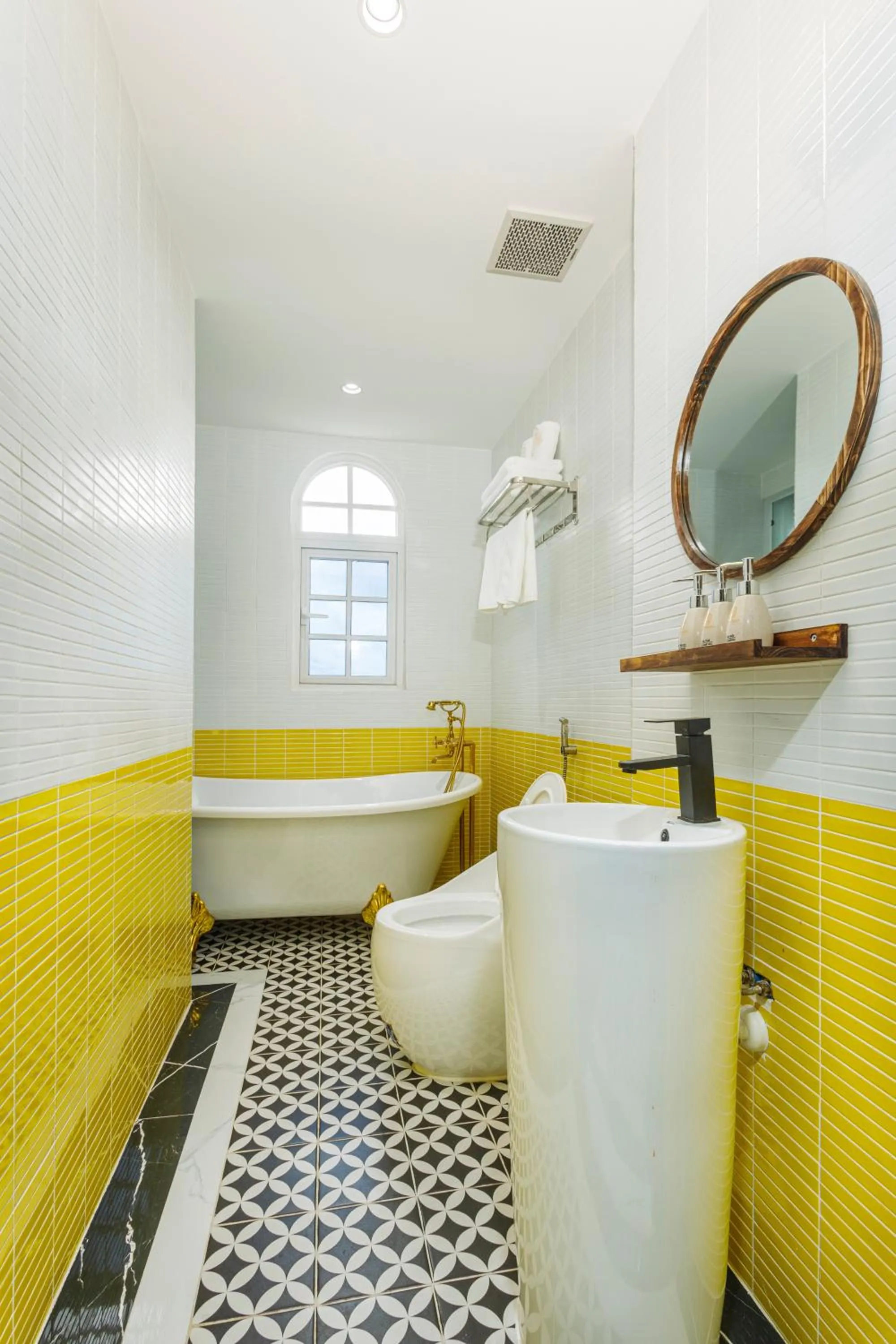 Bathroom in De Stefano Coffee and Hotel