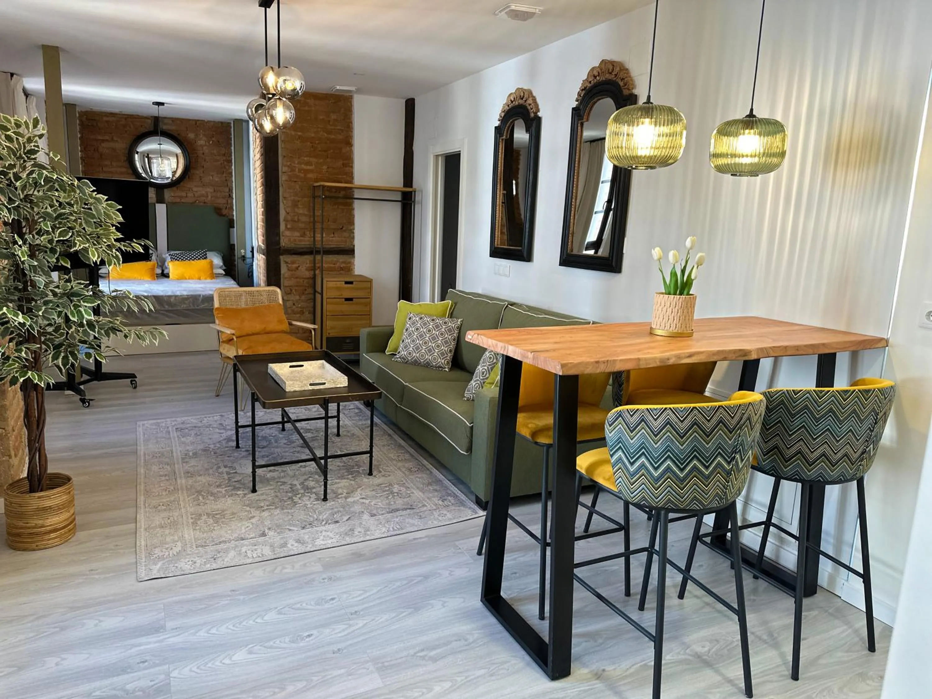 TV and multimedia in Apartamentos Albaicín Centro Suites 3000