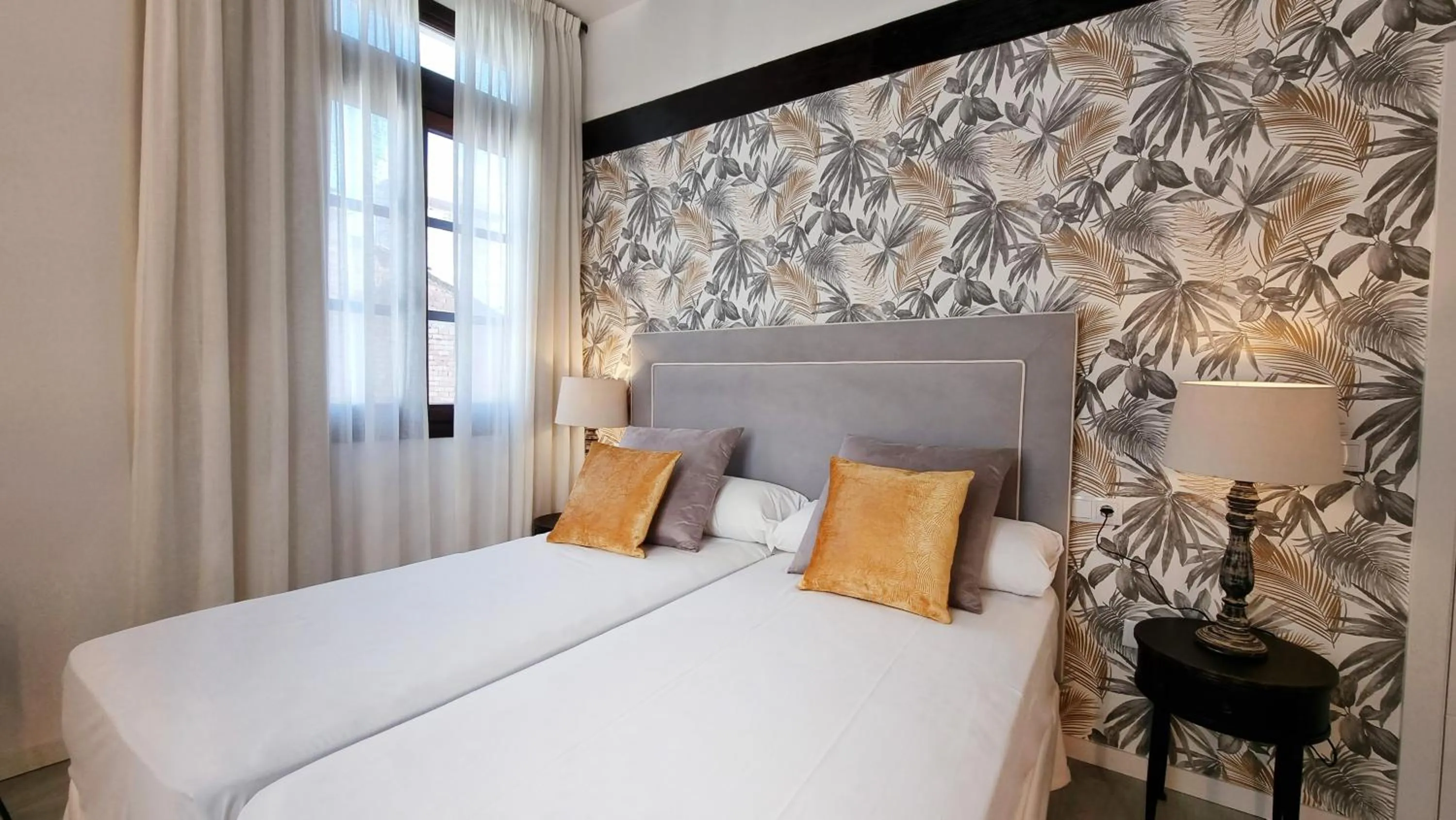 Bedroom, Bed in Apartamentos Albaicín Centro Suites 3000