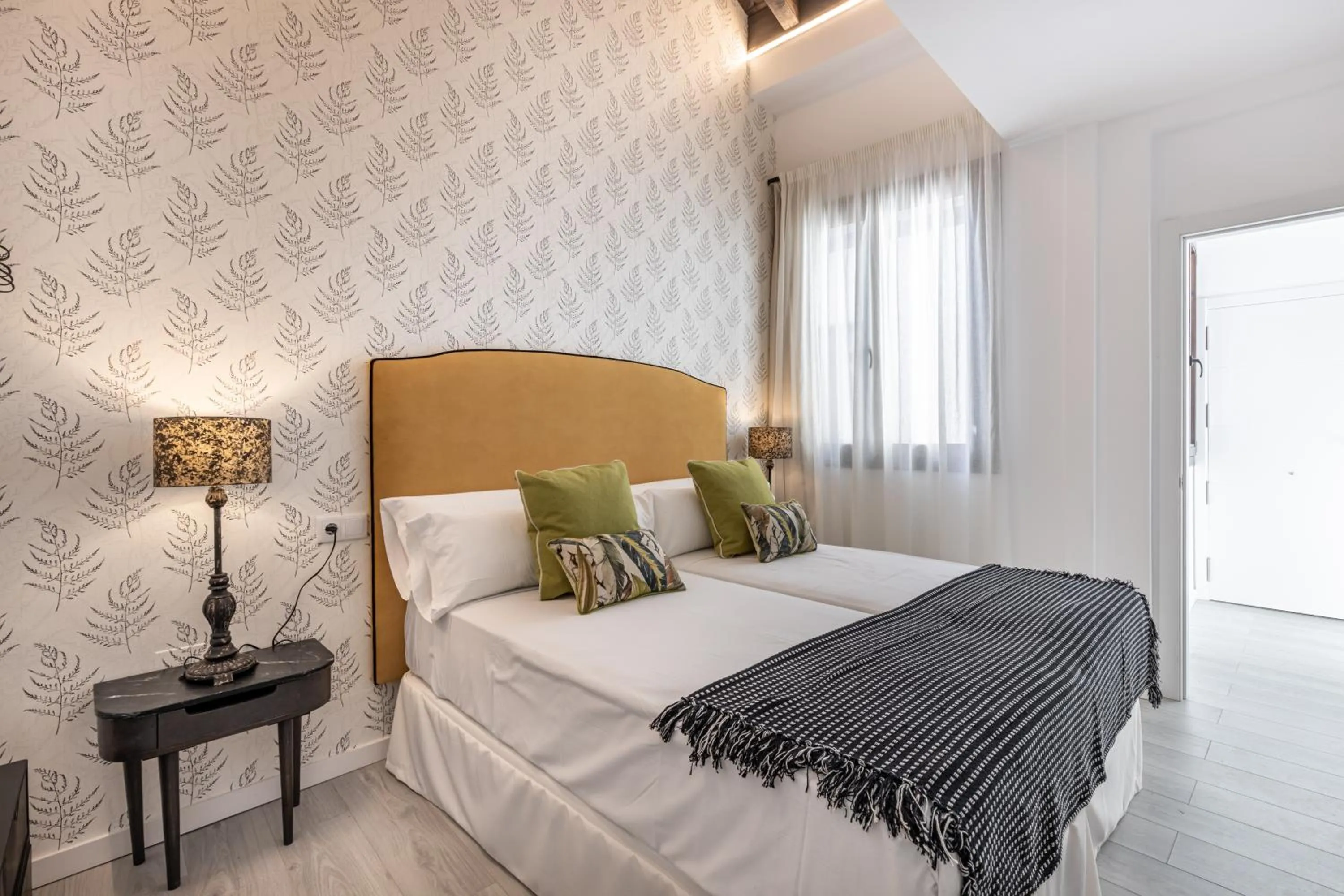 Photo of the whole room, Bed in Apartamentos Albaicín Centro Suites 3000