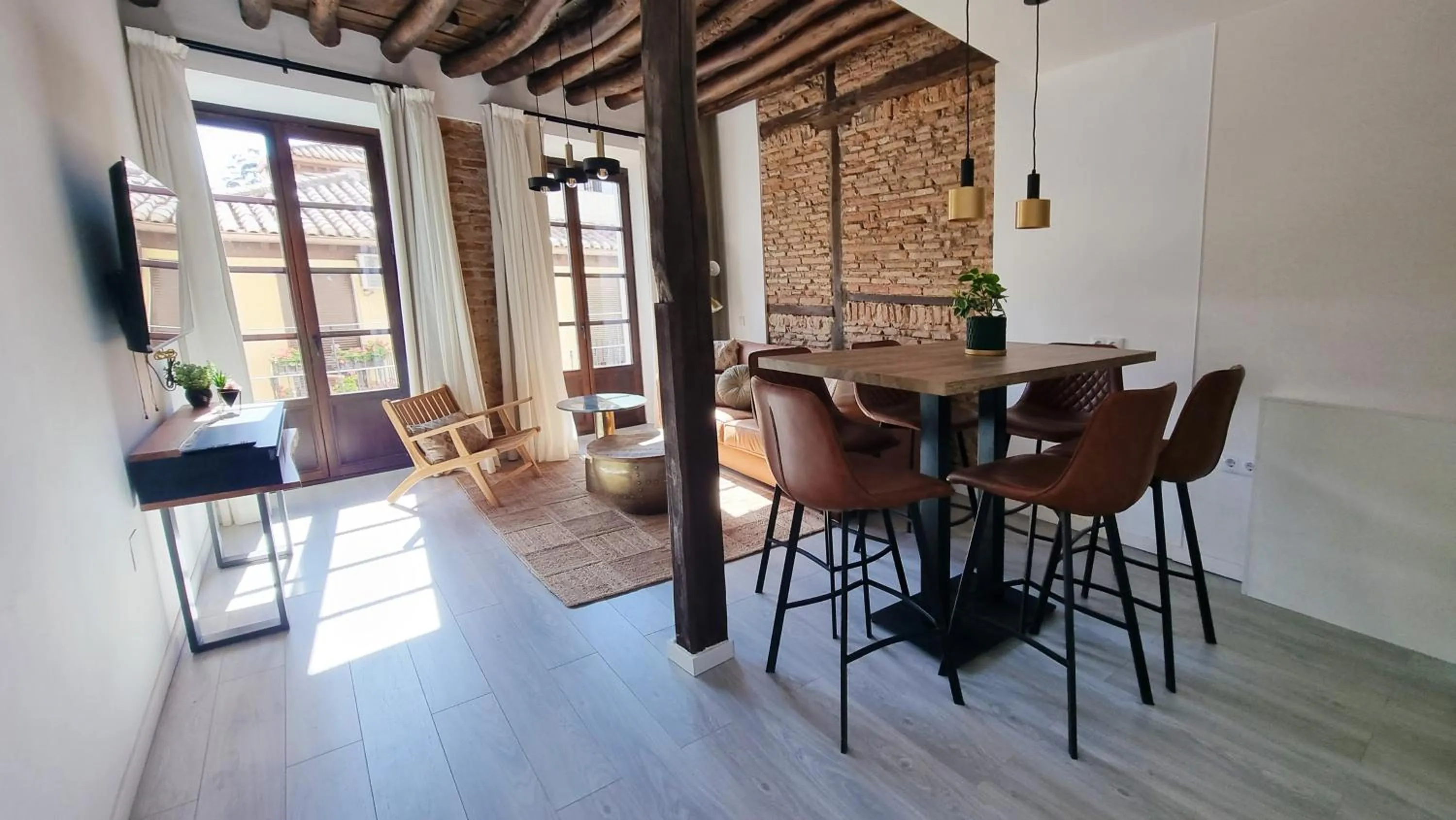 TV and multimedia in Apartamentos Albaicín Centro Suites 3000