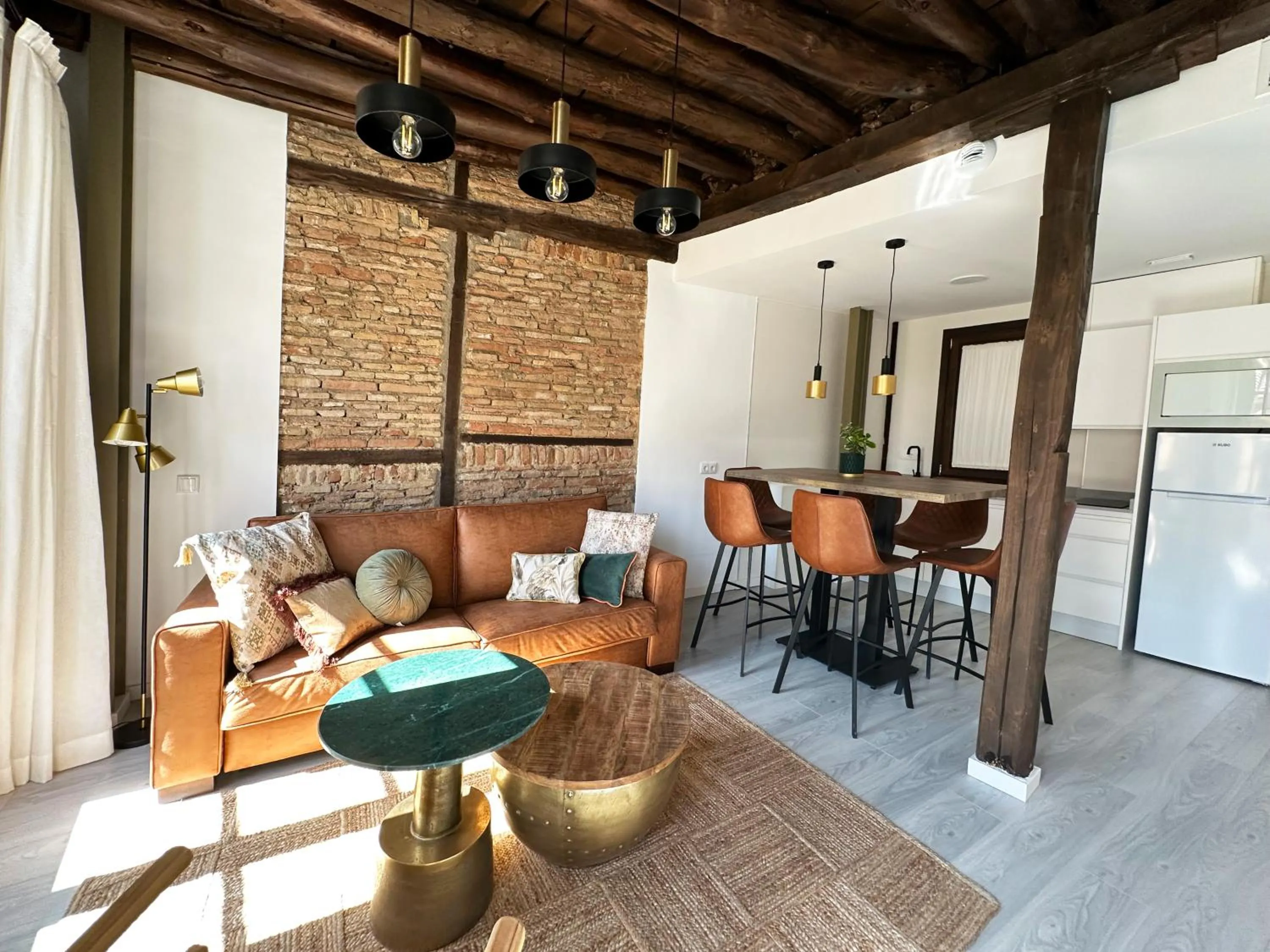 Kitchen or kitchenette in Apartamentos Albaicín Centro Suites 3000