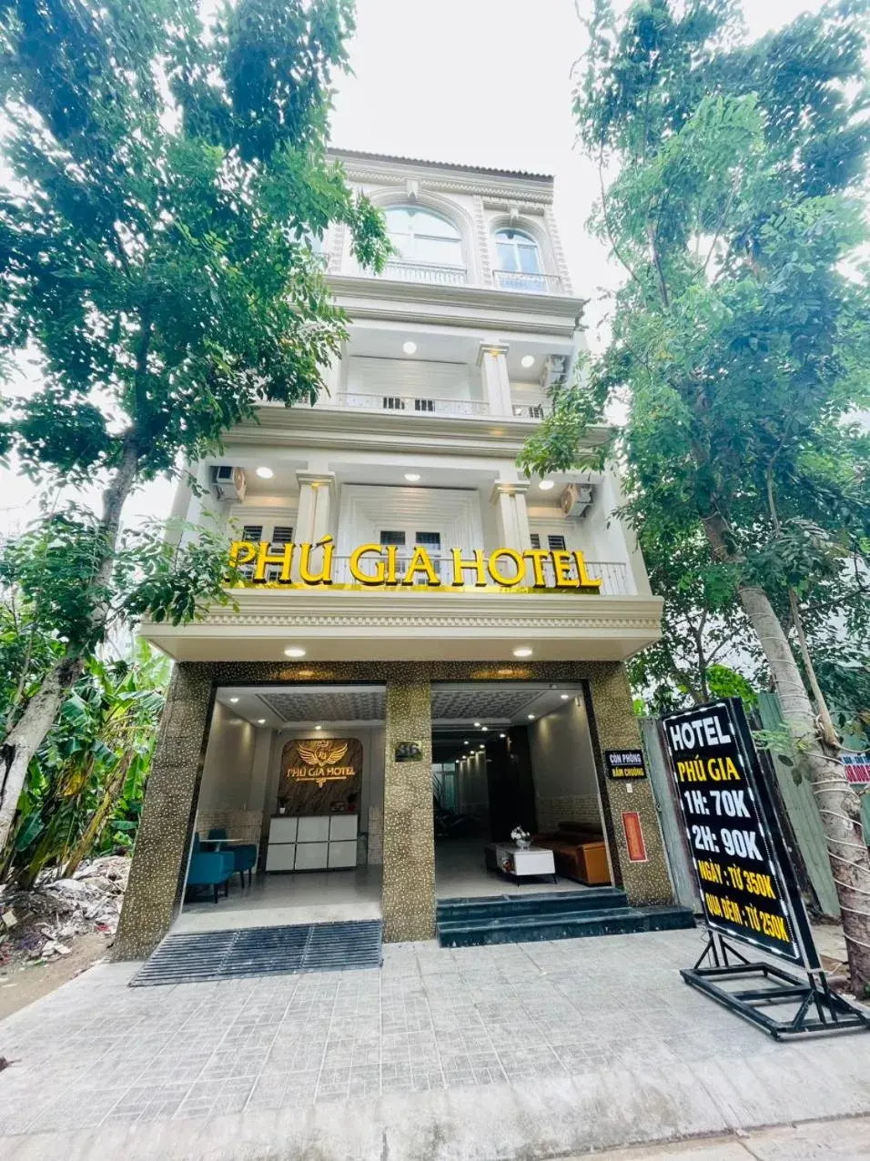 Property building in Phú Gia Hotel Property building in Phú Gia Hotel