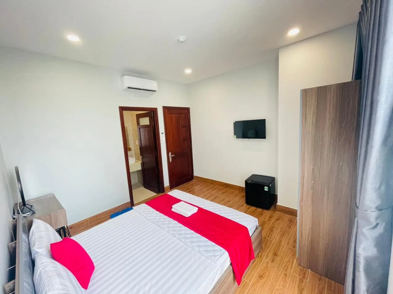 Bed in Phú Gia Hotel