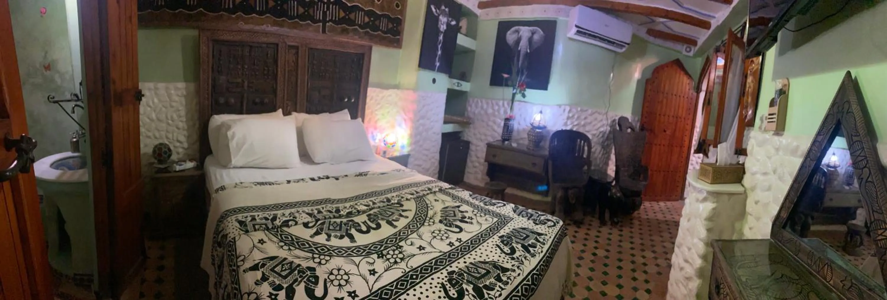 Bed in Riad Azurite
