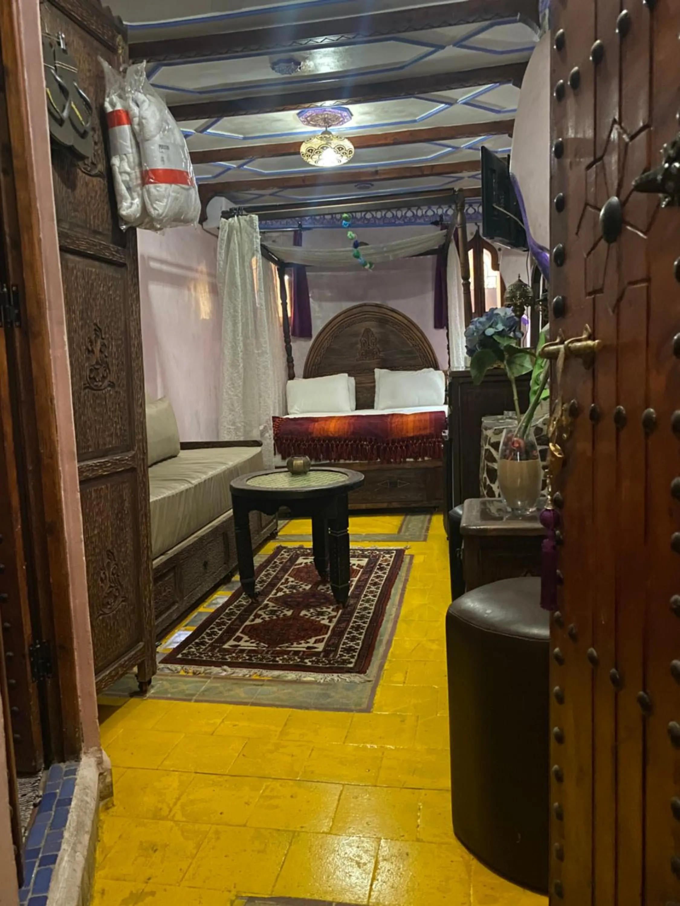 Photo of the whole room, Bed in Riad Azurite