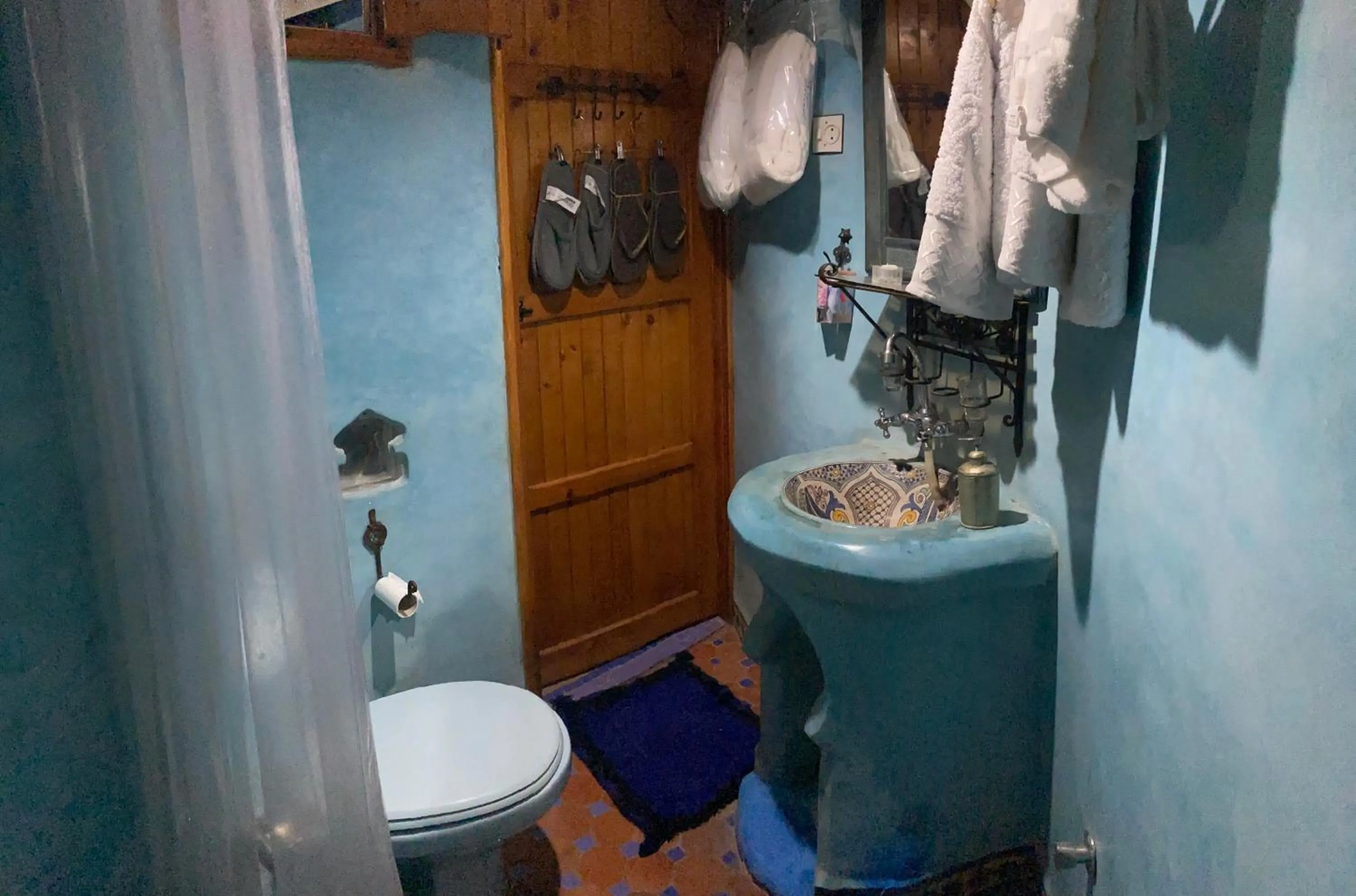 Toilet in Riad Azurite