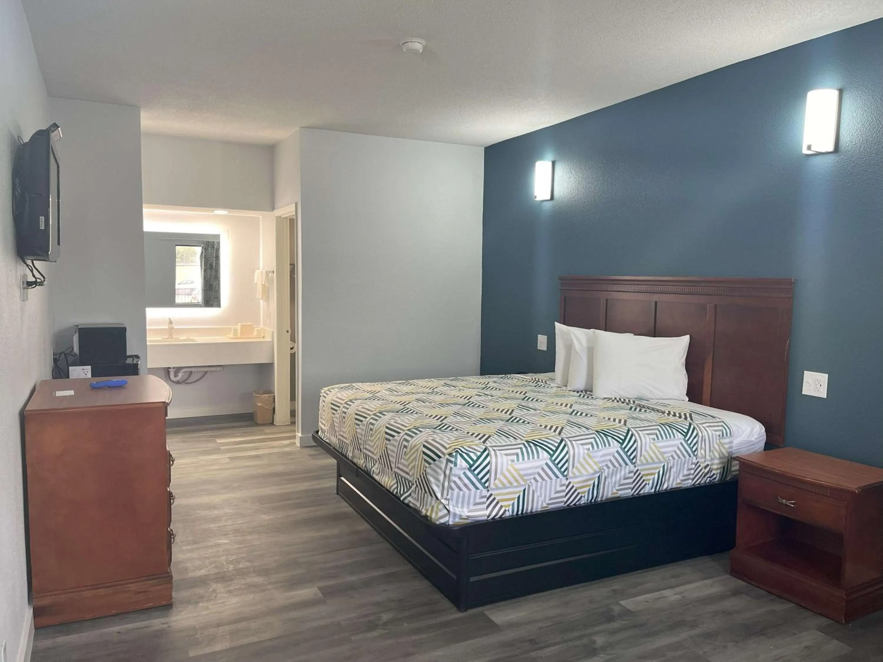 Bedroom, Bed in Motel 6 Cleveland, MS – Delta State University