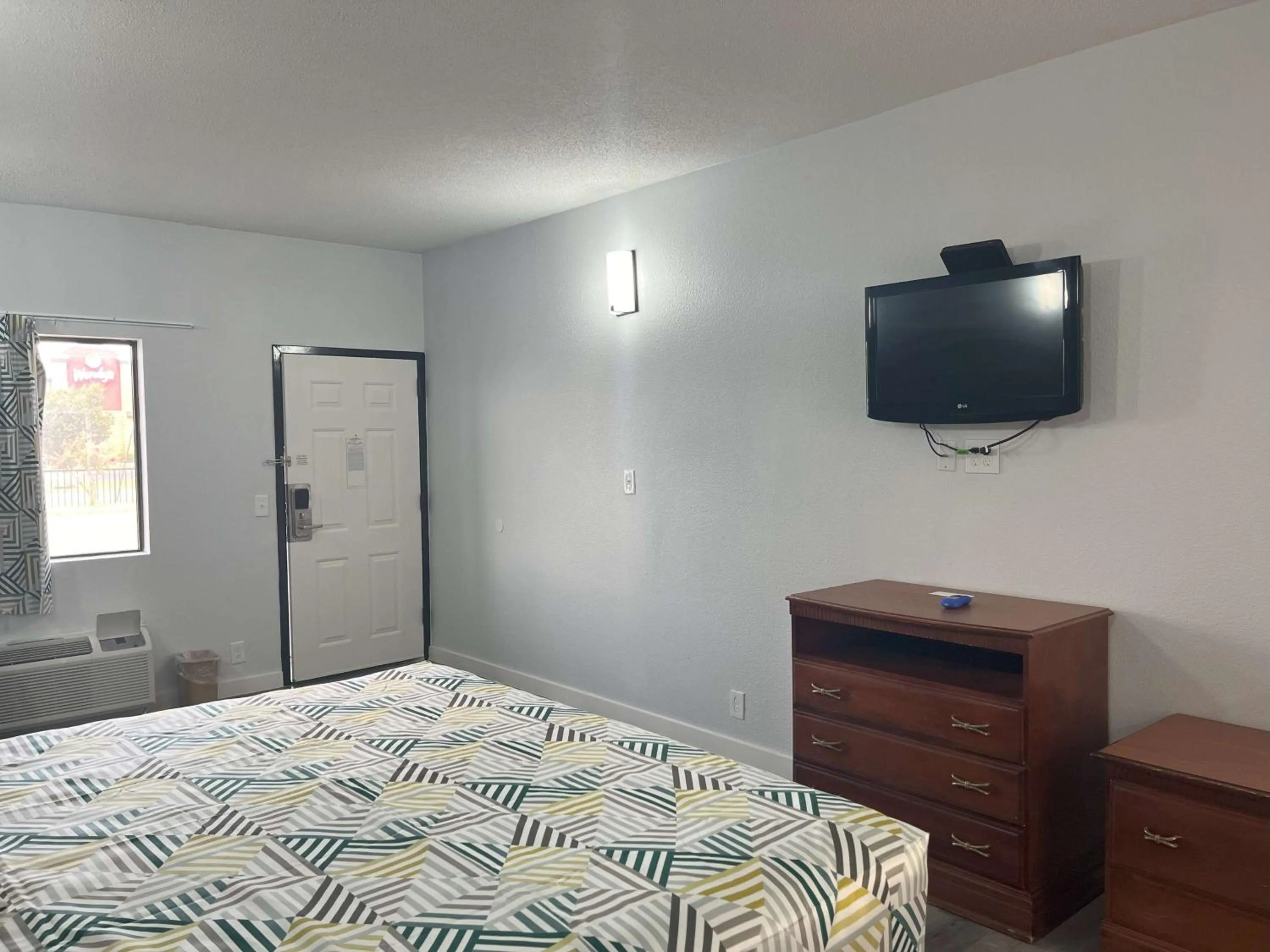 Bedroom, Bed in Motel 6 Cleveland, MS – Delta State University