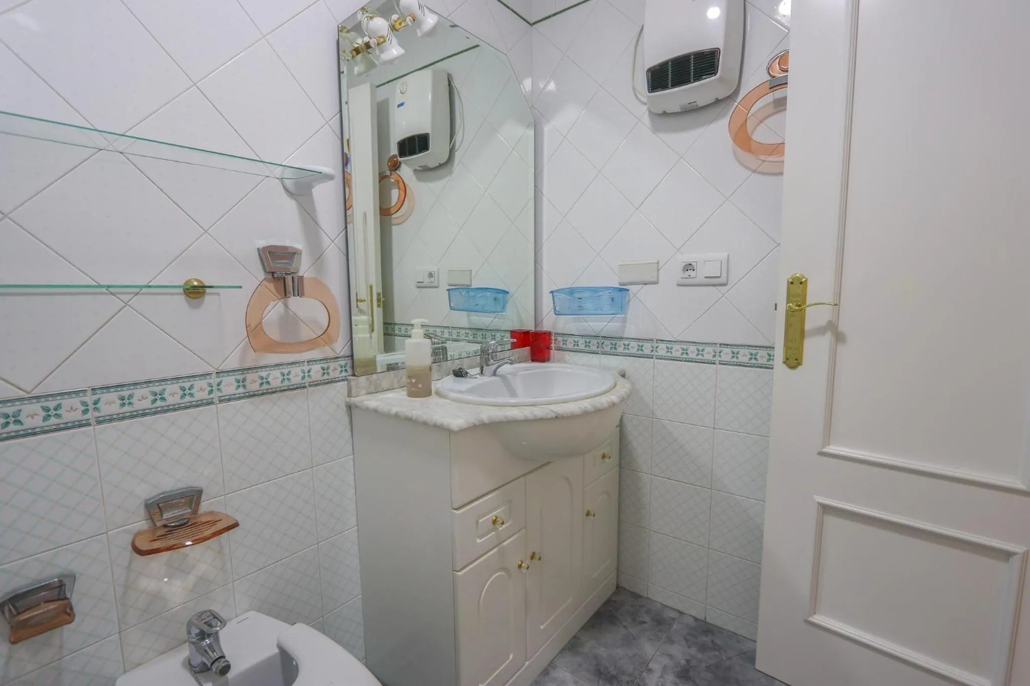 Bathroom in 084 - Isabel La Católica - comfortHOLIDAYS