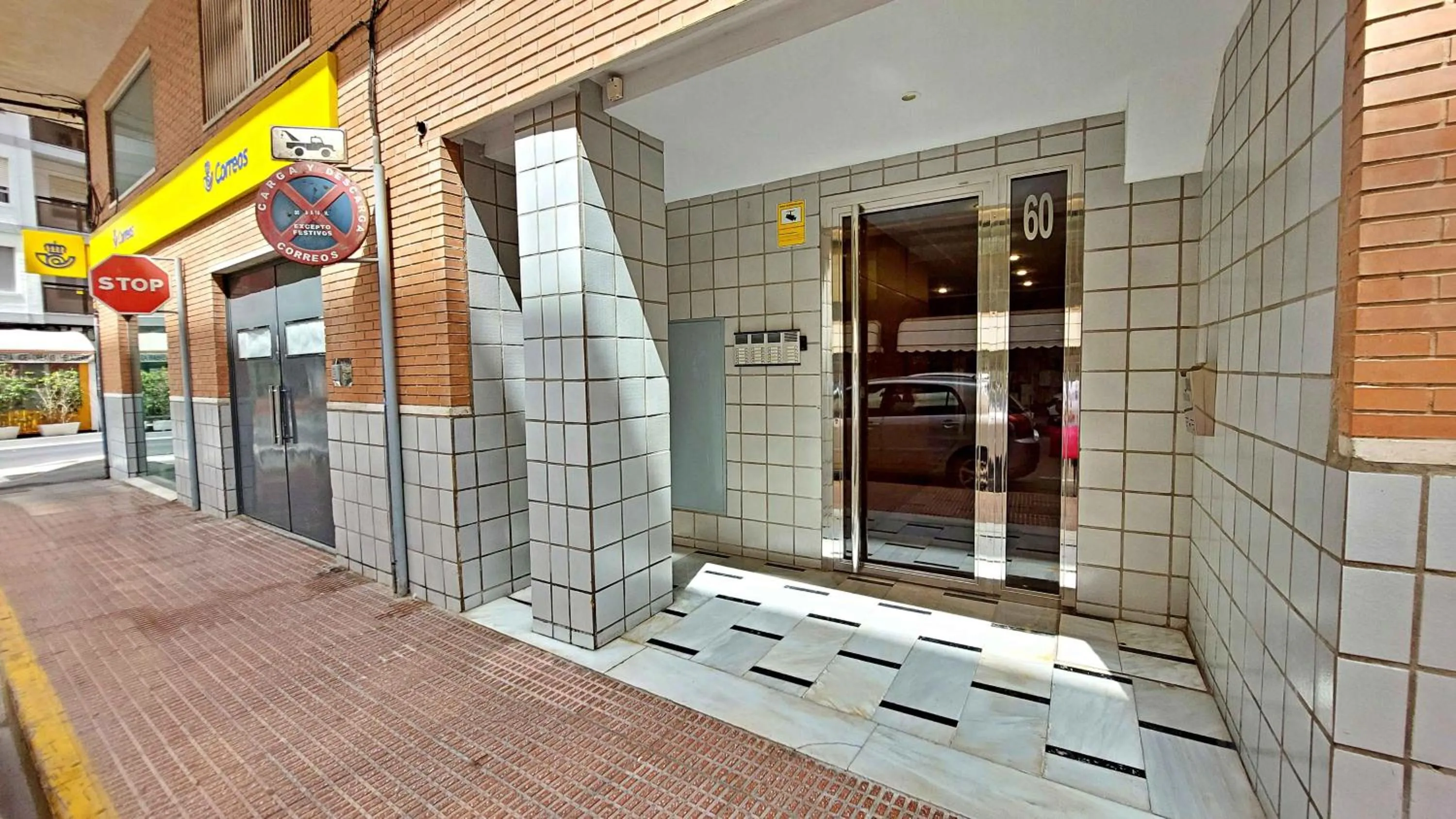 Property building in 084 - Isabel La Católica - comfortHOLIDAYS