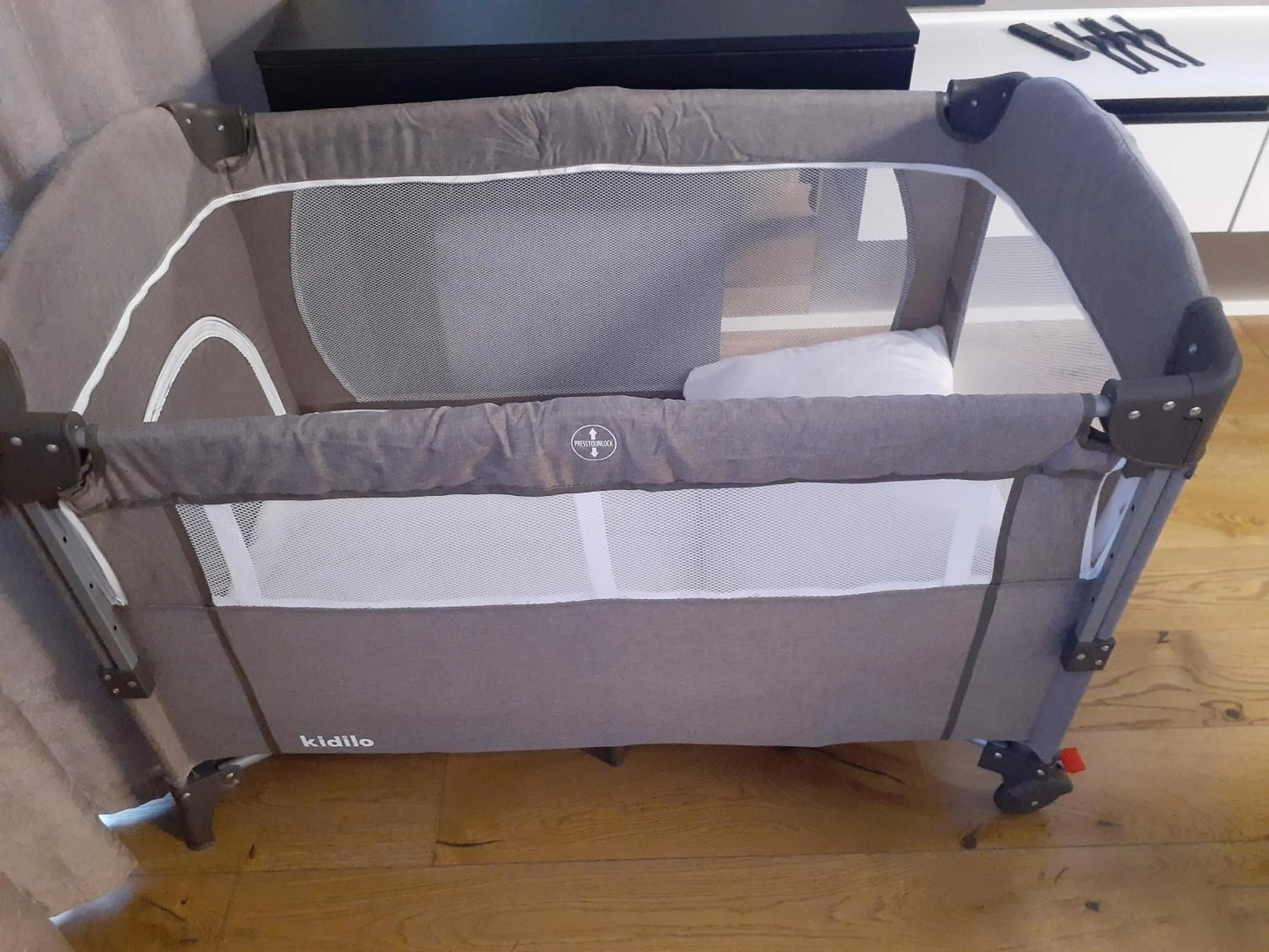 Property building, Bed in Sea Breeze