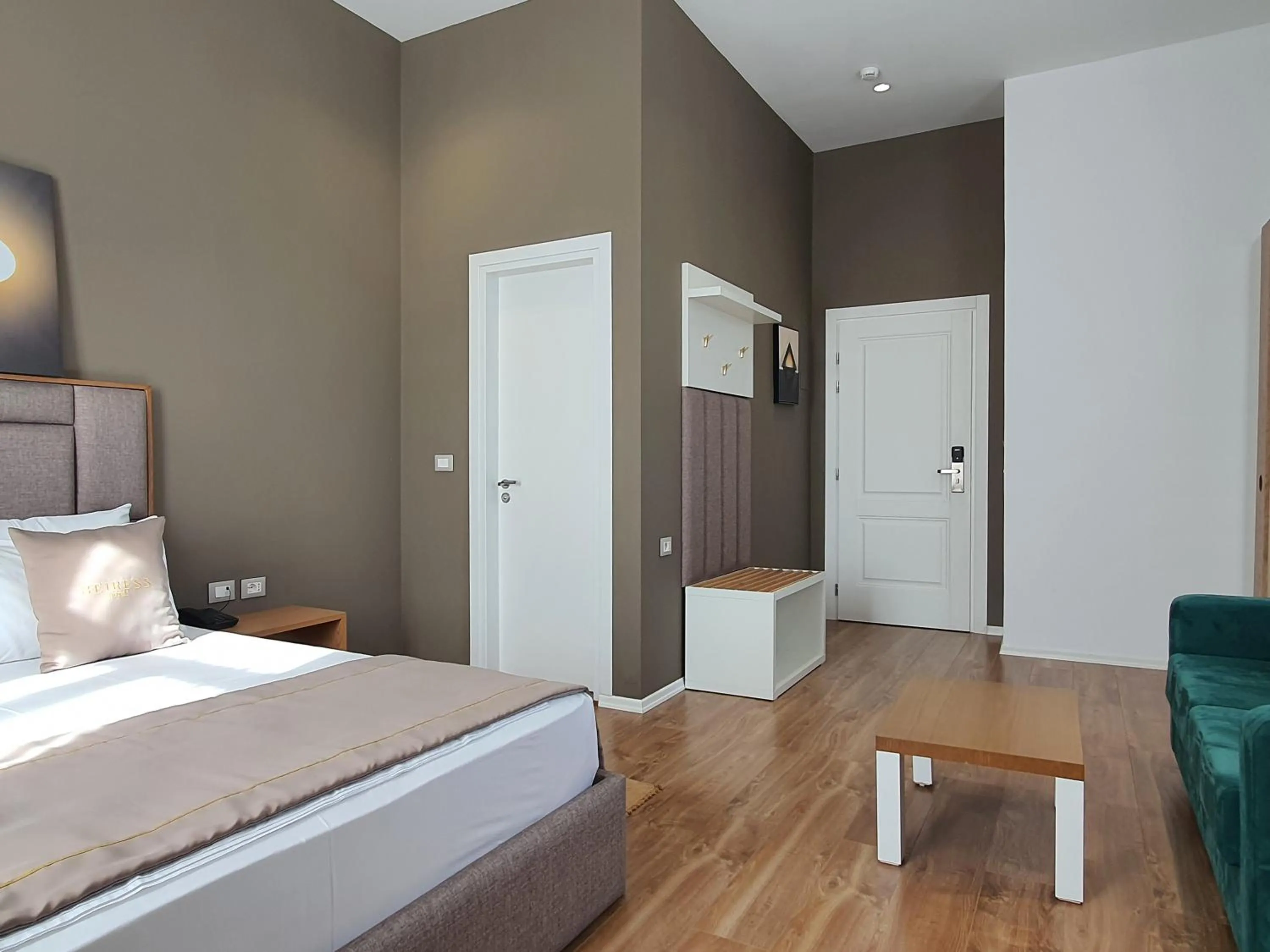 Photo of the whole room, Bed in HEIRESS Hotel