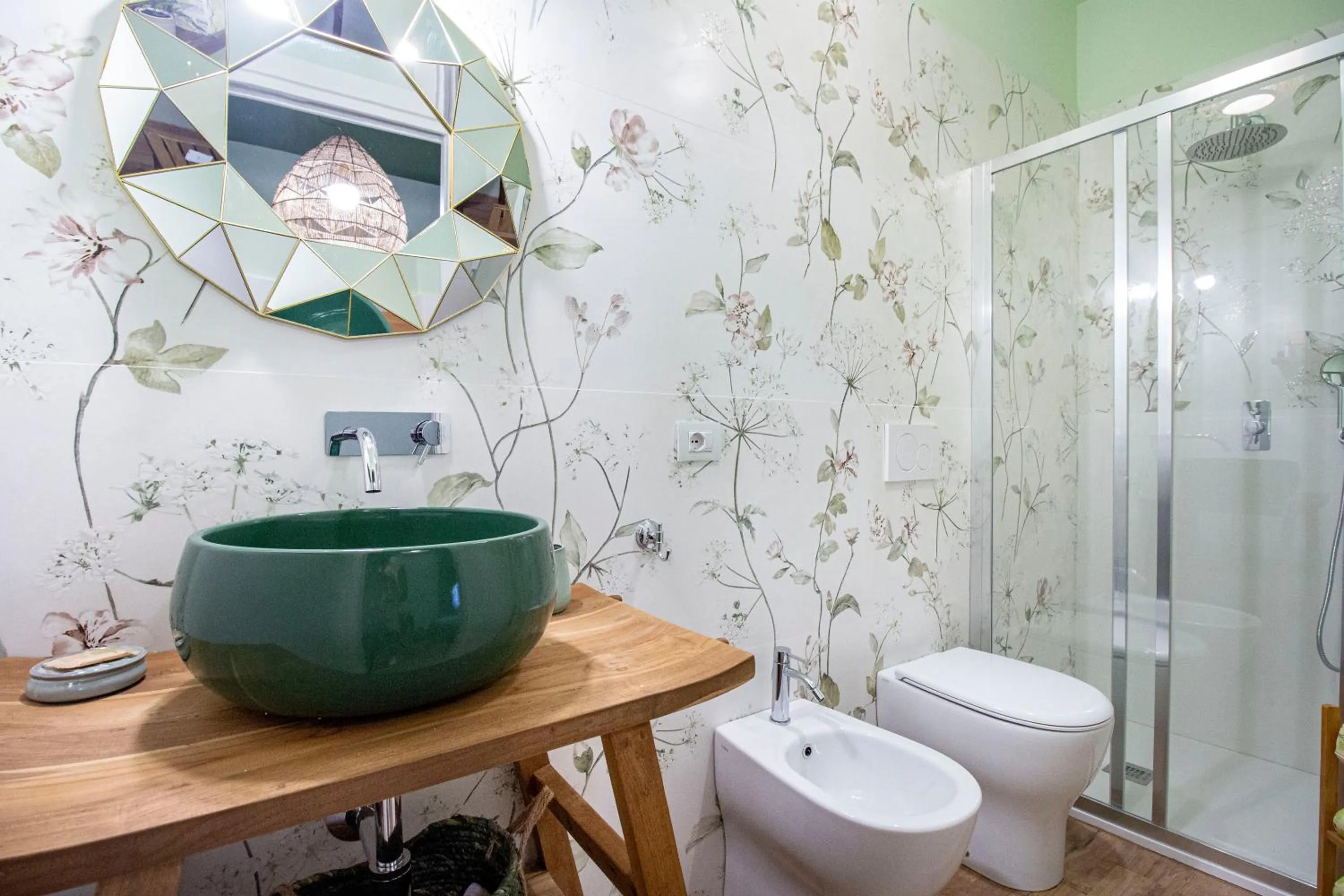 Shower in Epimonì B&B