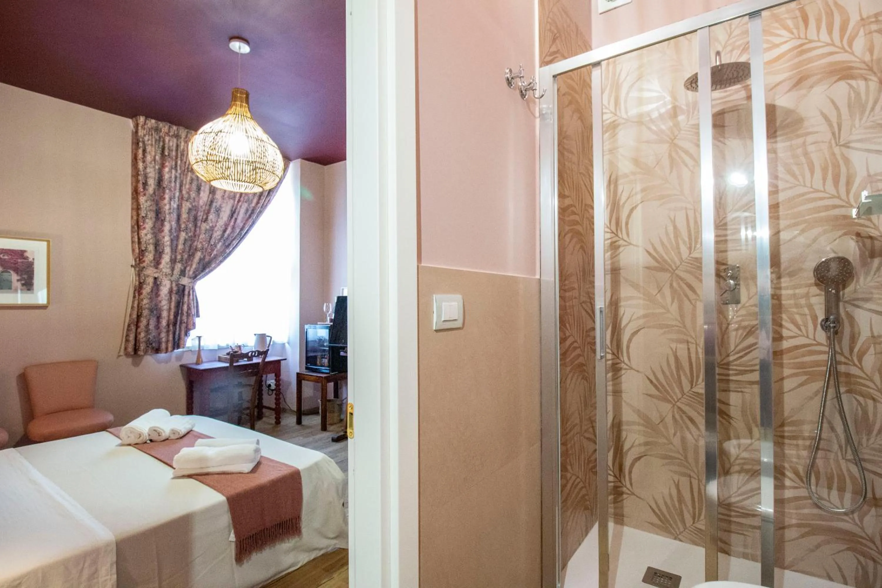 Shower in Epimonì B&B