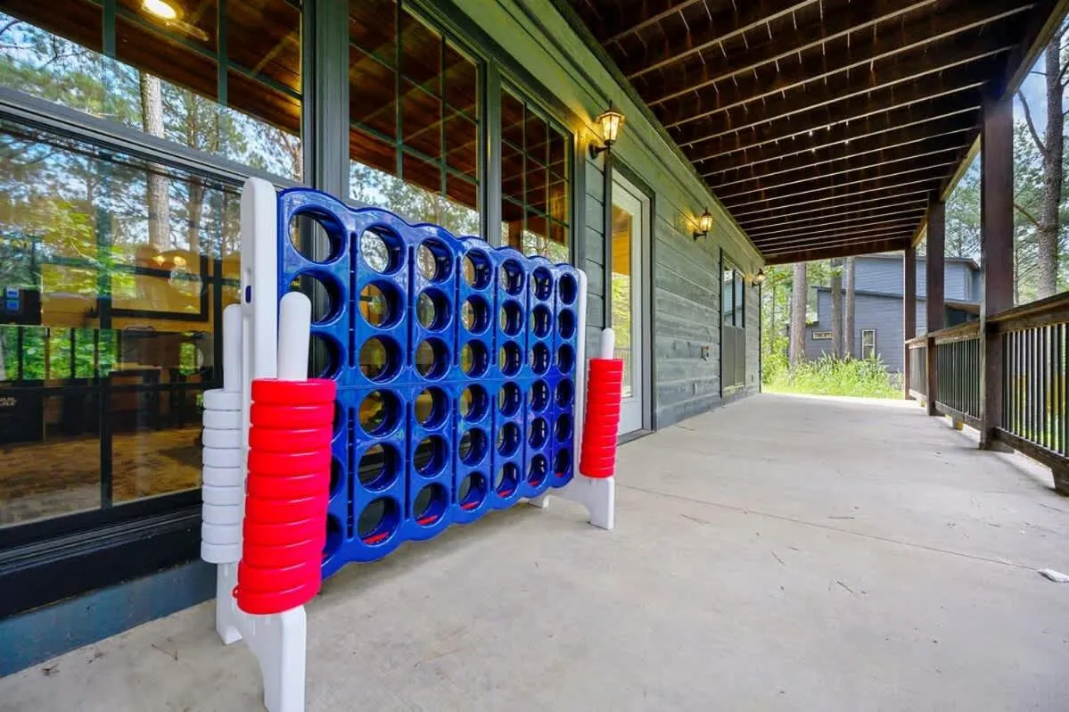 Family-friendly Broken Bow Cabin - Spa, Game Room