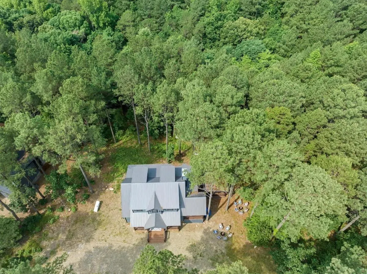 Family-friendly Broken Bow Cabin - Spa, Game Room