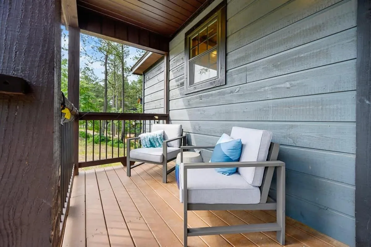 Family-friendly Broken Bow Cabin - Spa, Game Room