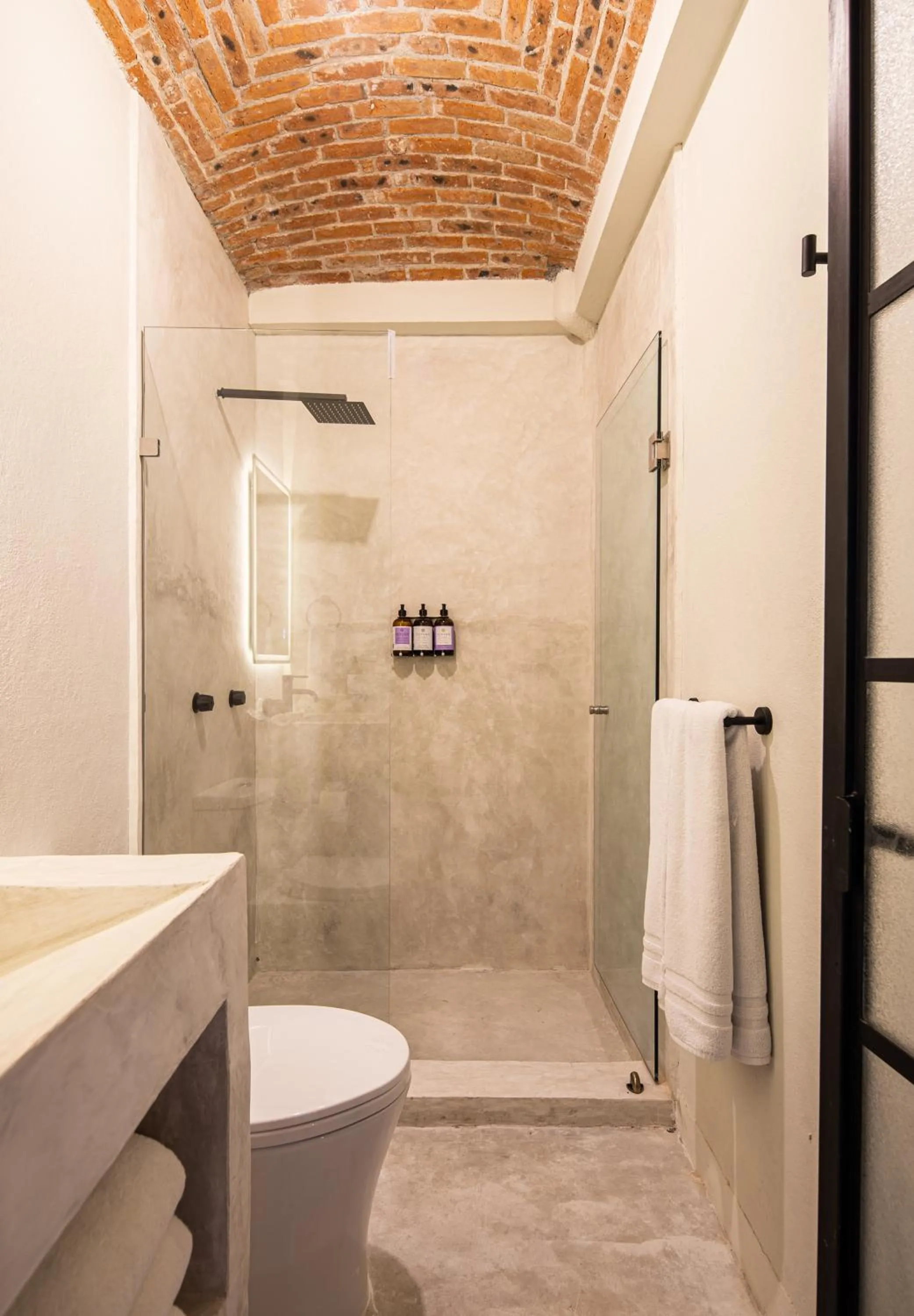 Shower in HOLT Hotel del Pueblito