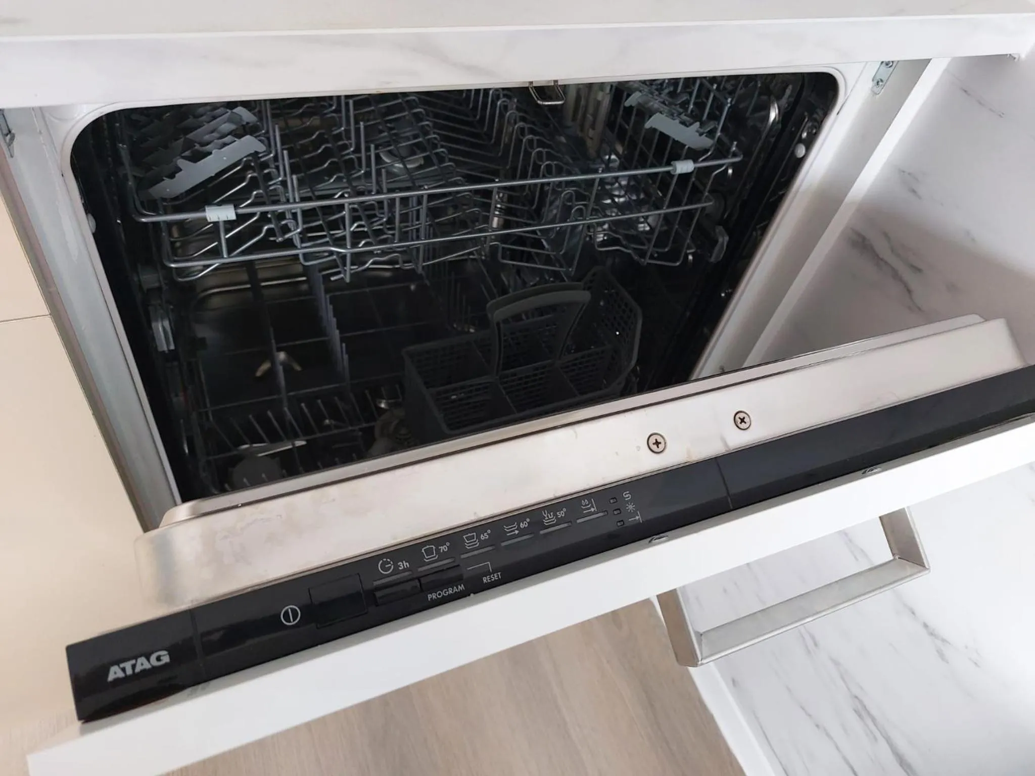 dishwasher in The Vans