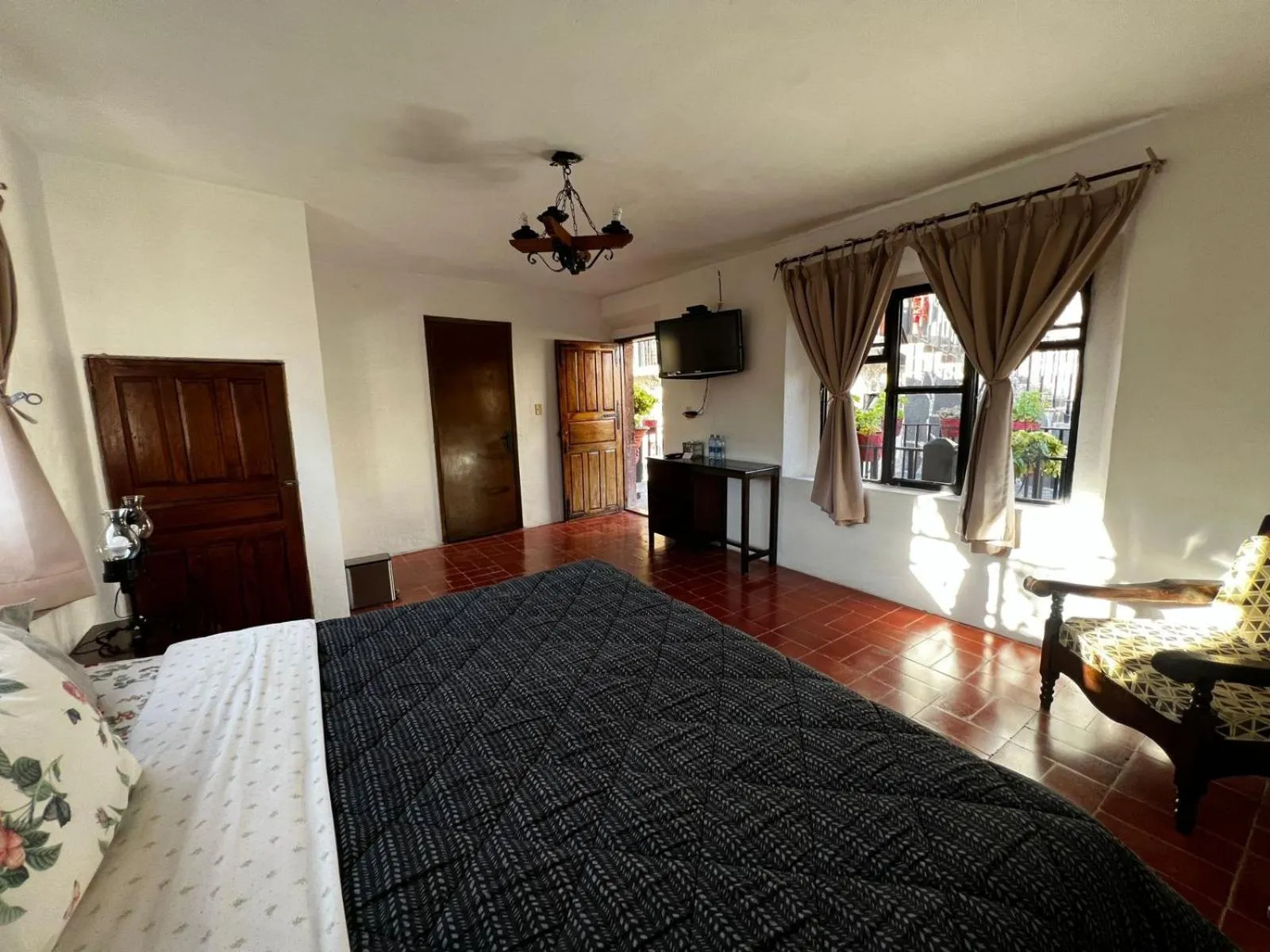 Photo of the whole room, Bed in Posada de las Monjas