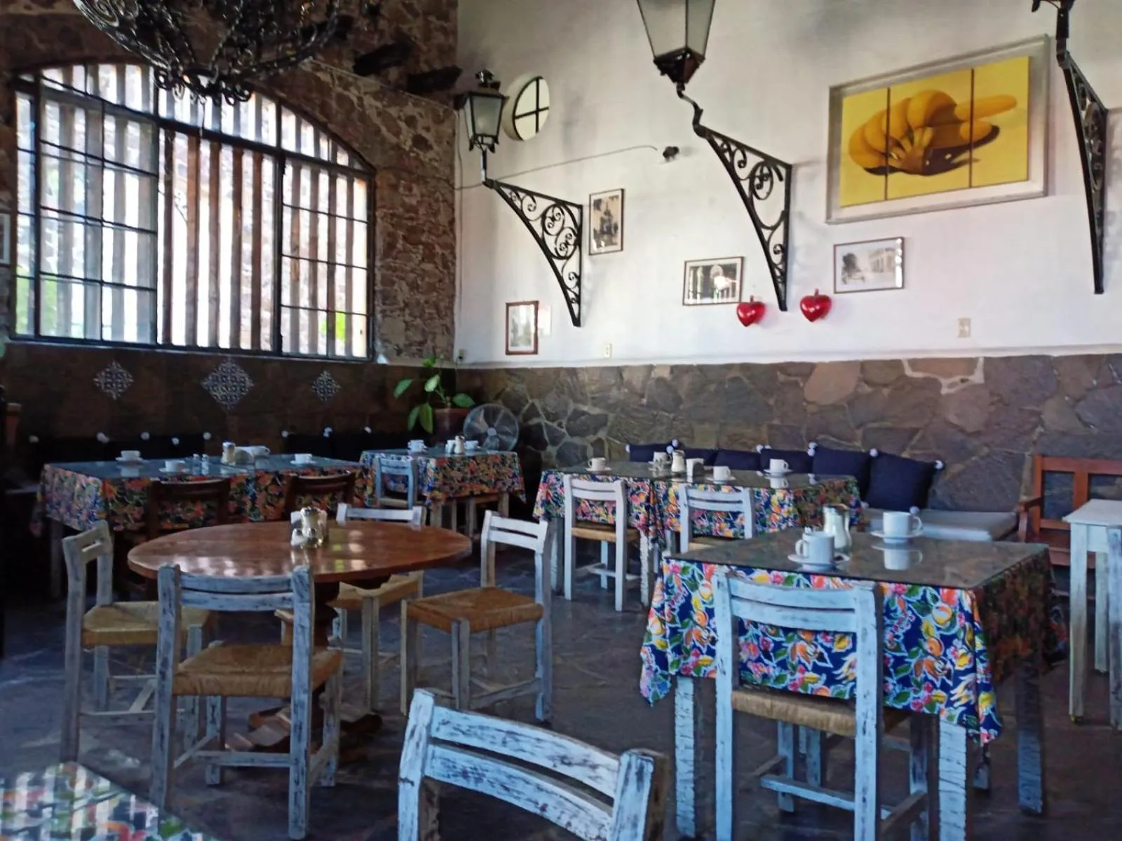Restaurant/places to eat in Posada de las Monjas