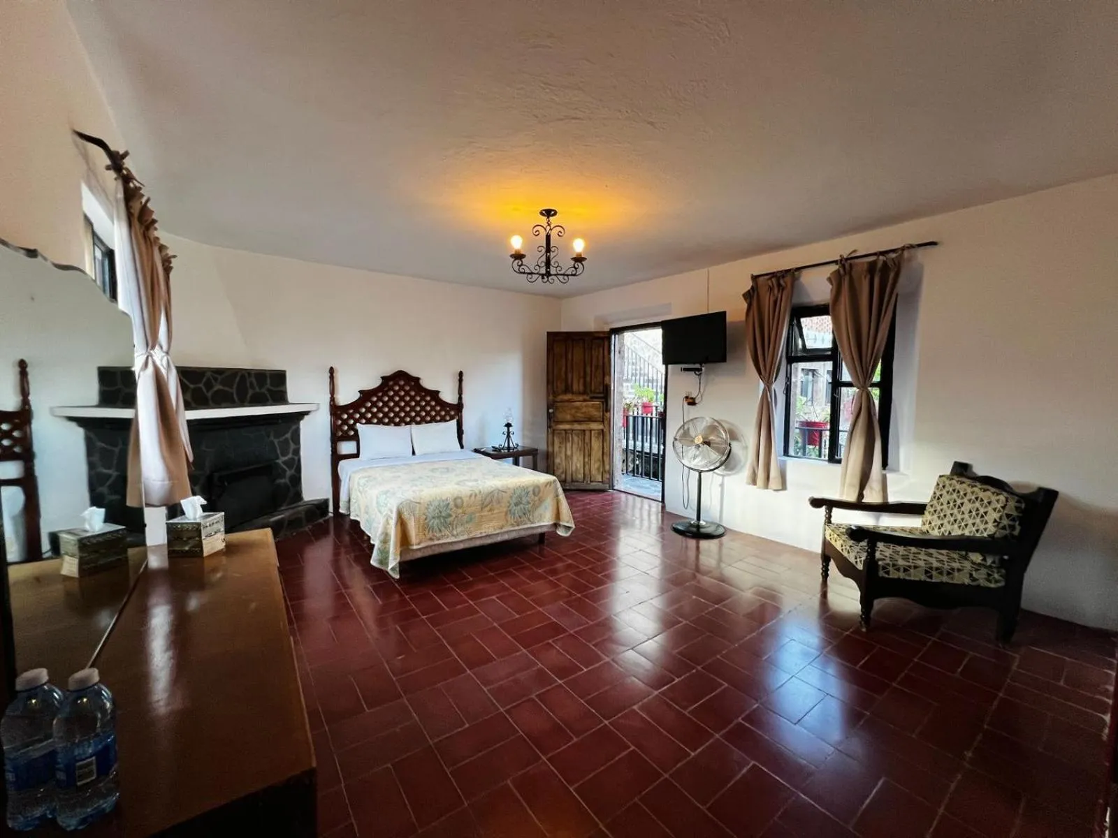 Photo of the whole room, Bed in Posada de las Monjas