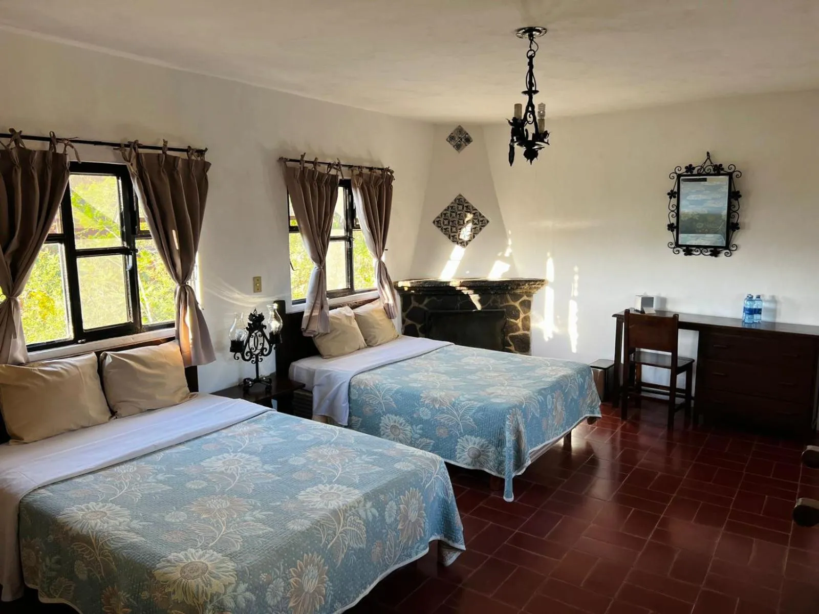Photo of the whole room, Bed in Posada de las Monjas