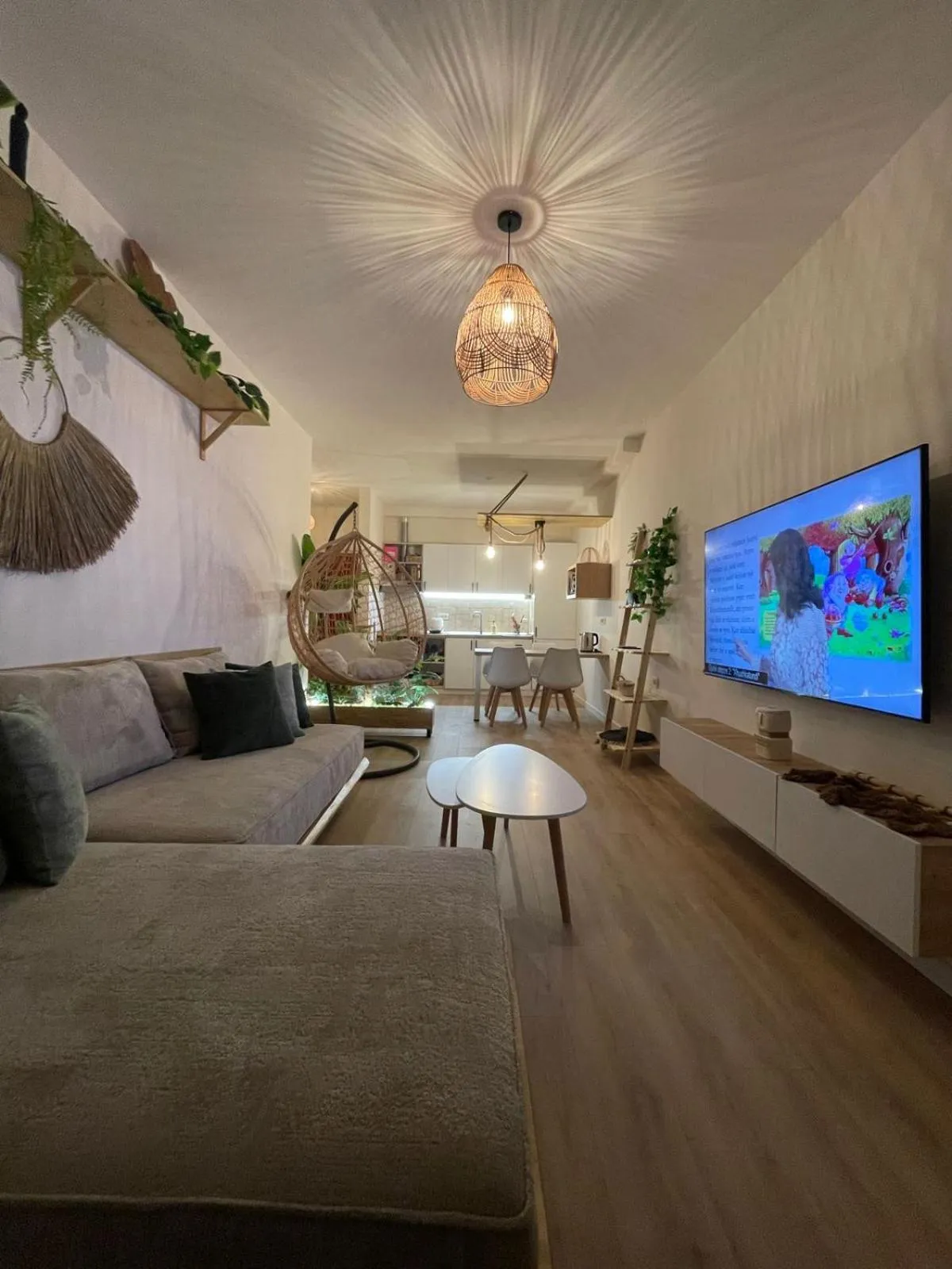 Communal lounge/ TV room in Boho Central Apartment