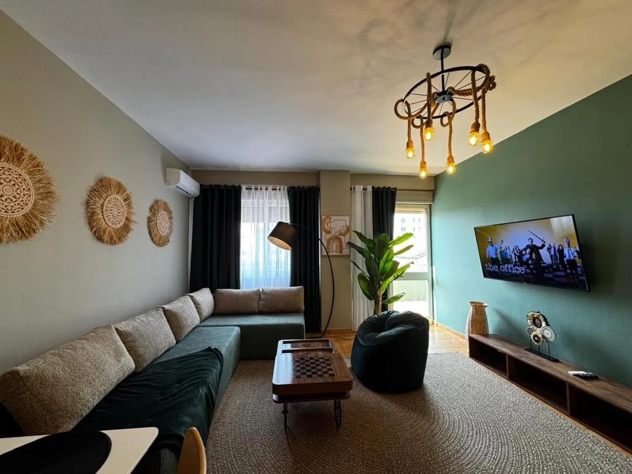 Communal lounge/ TV room in Boho Central Apartment