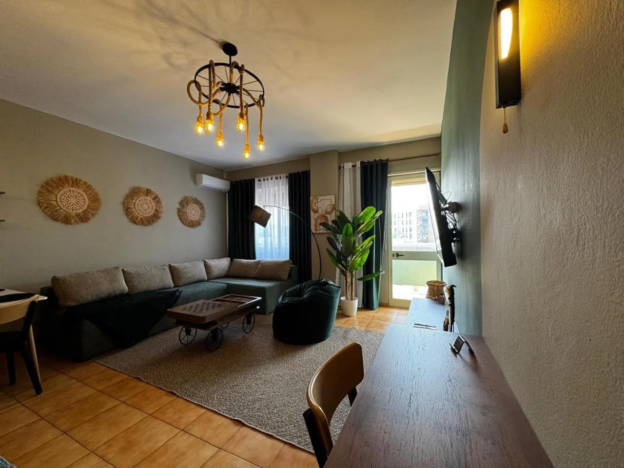 TV and multimedia in Boho Central Apartment