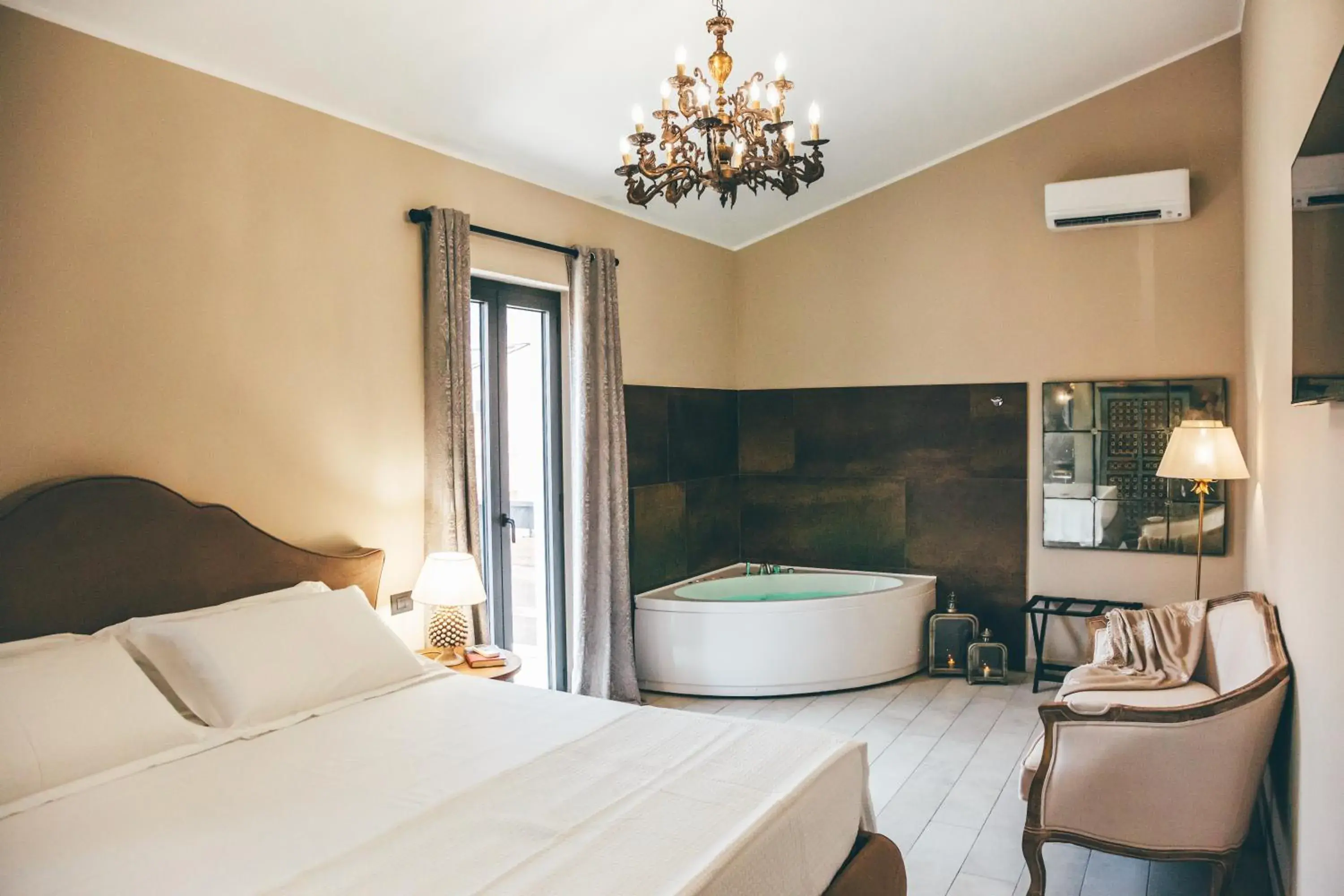 King Room with Spa Bath - single occupancy in Eksōtika King Room with Spa Bath - single occupancy in Eksōtika