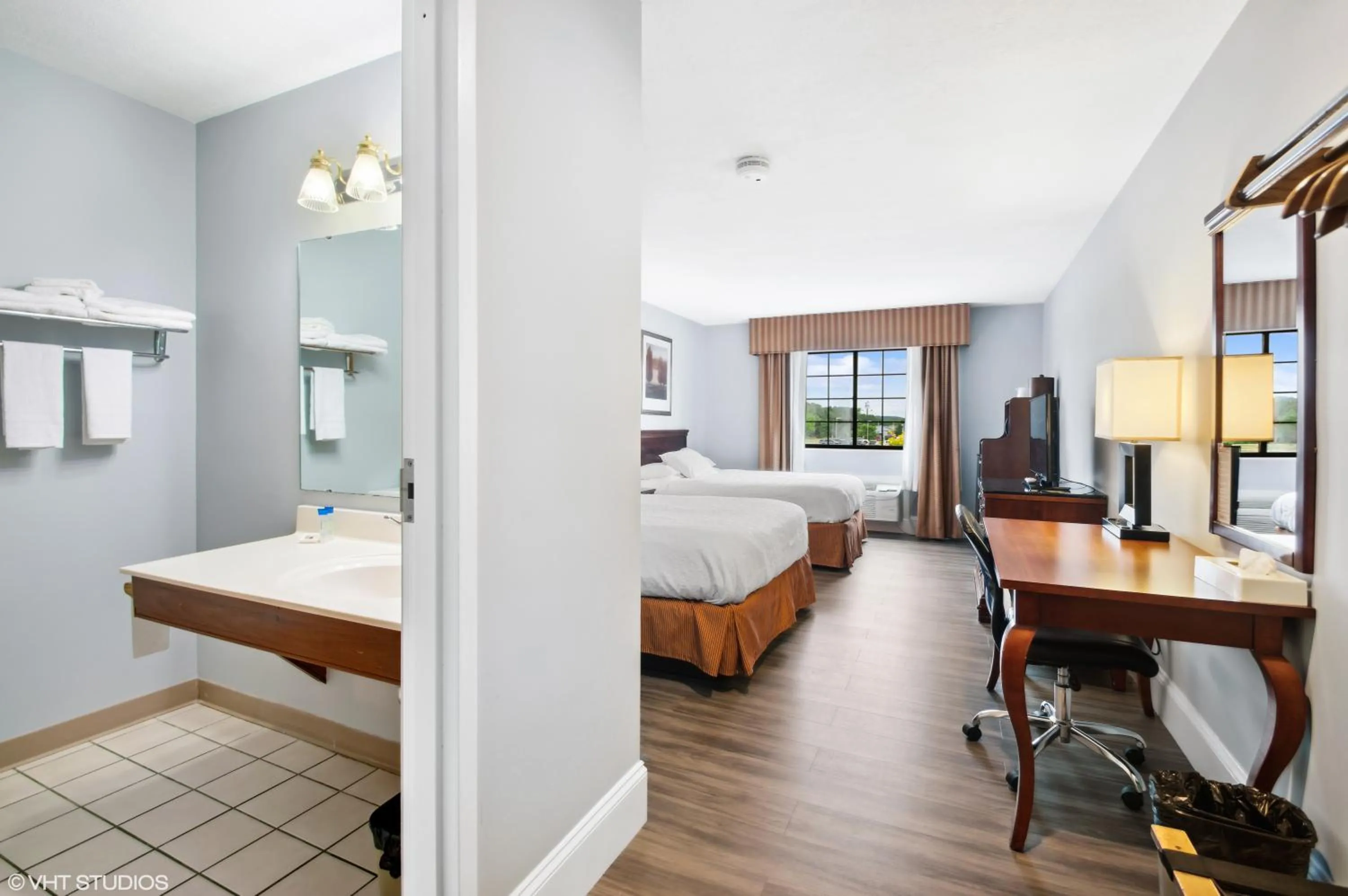 Bedroom, Bed in My Hometown Inn