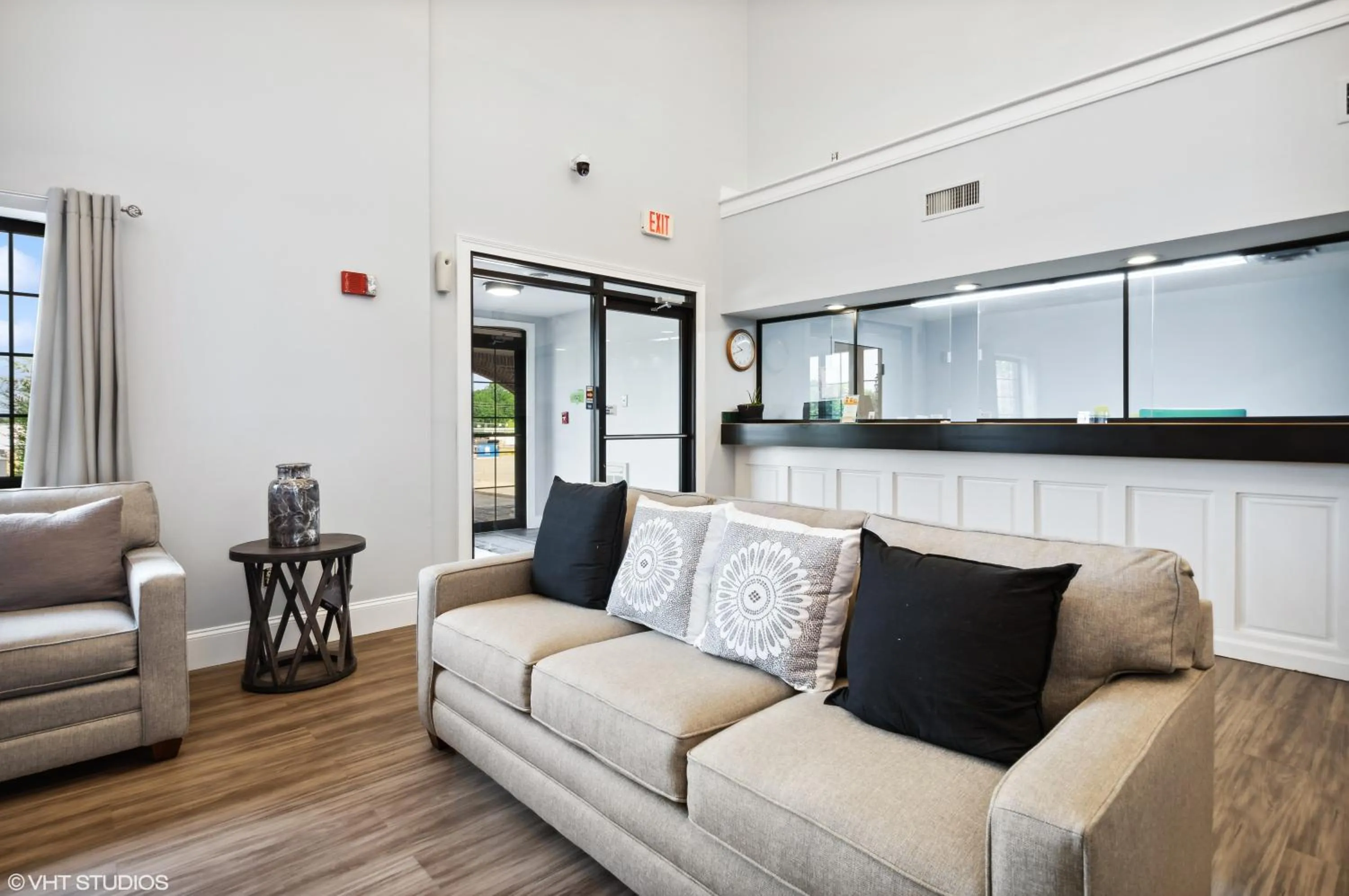 Communal lounge/ TV room in My Hometown Inn