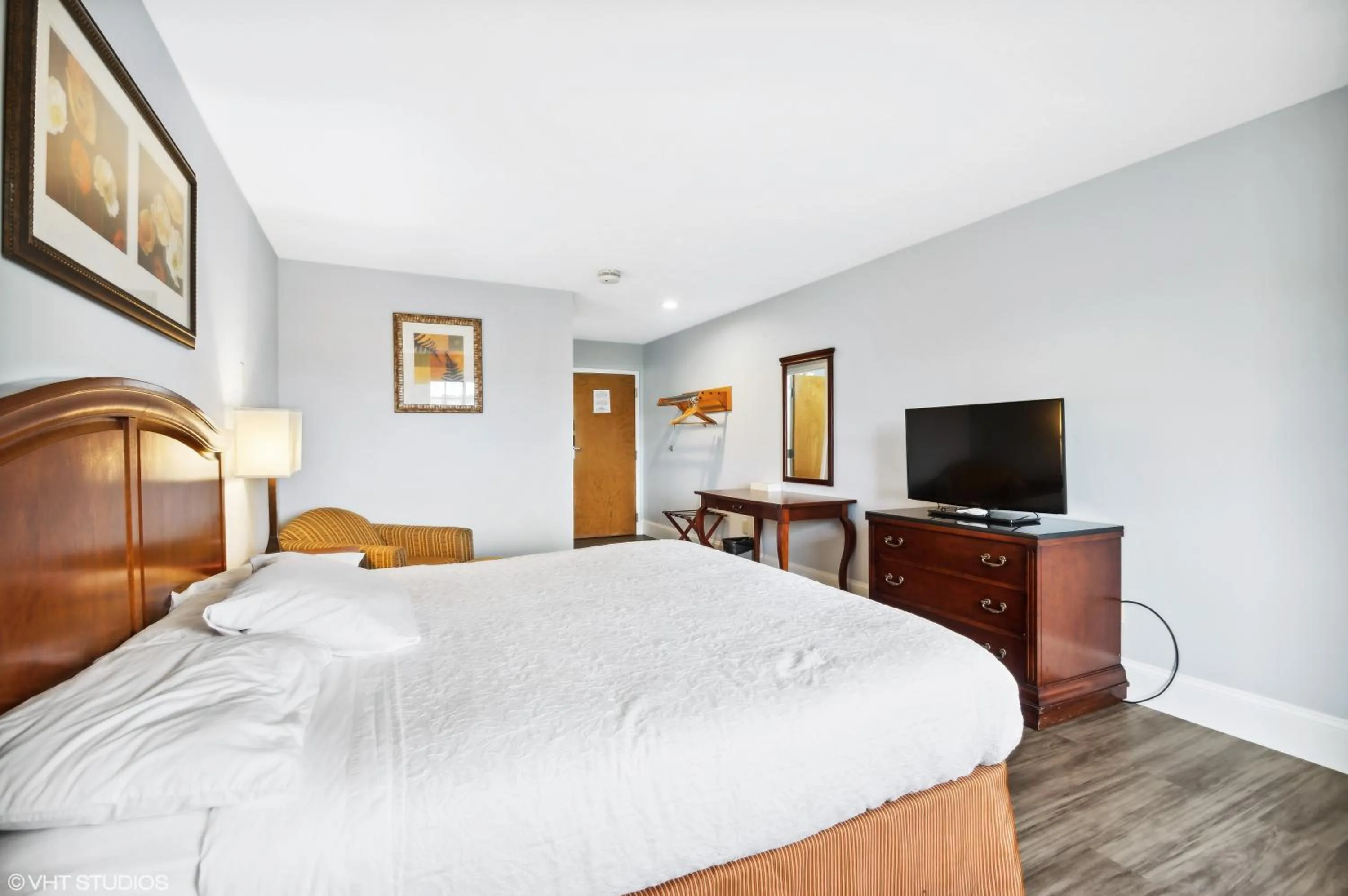 Bedroom, Bed in My Hometown Inn