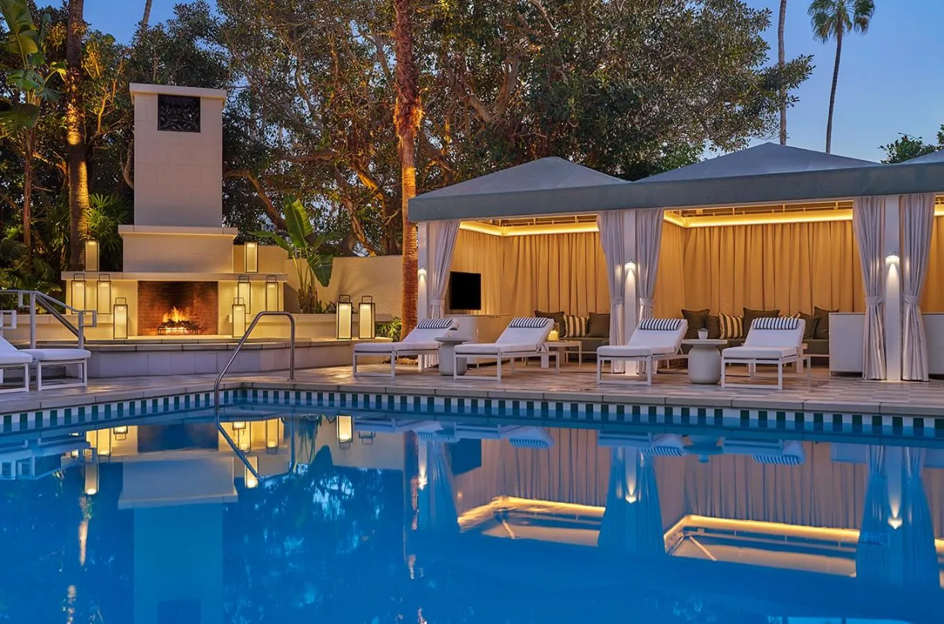 Swimming pool in Pendry Newport Beach