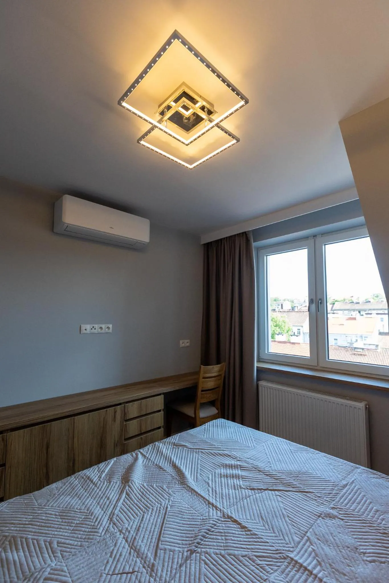 Bed in Ostróda City Center Top floor lake view & balcony apartment