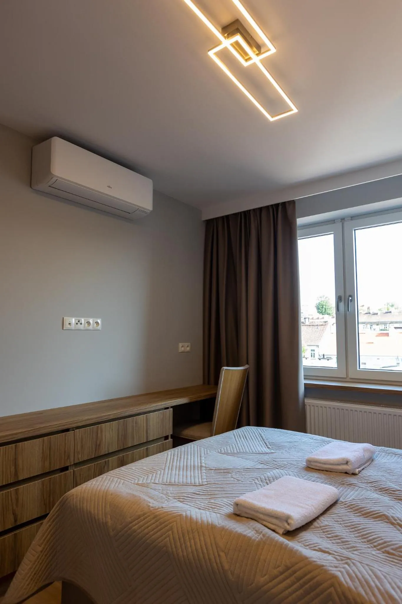 Bed in Ostróda City Center Top floor lake view & balcony apartment