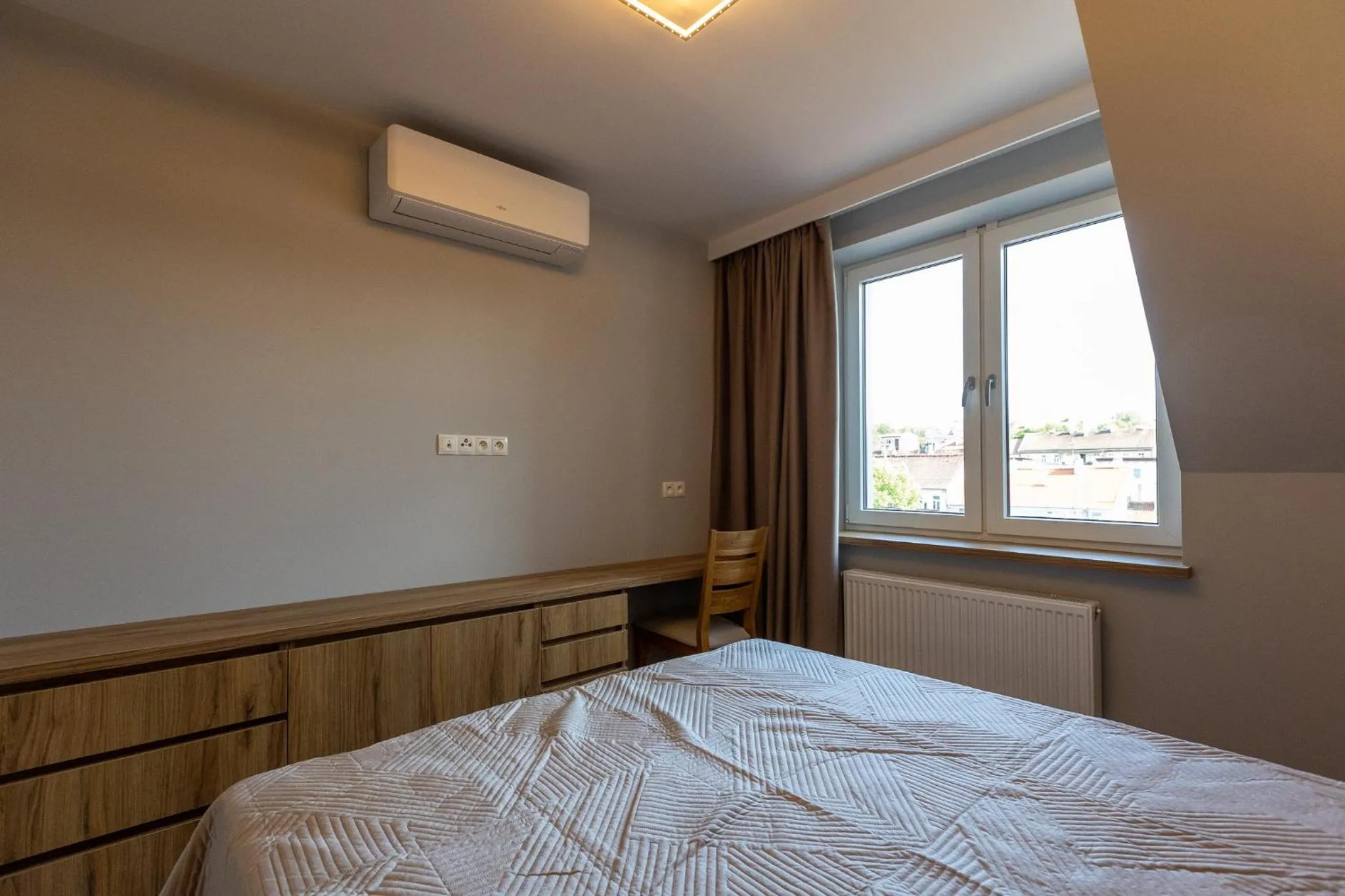 Bed in Ostróda City Center Top floor lake view & balcony apartment